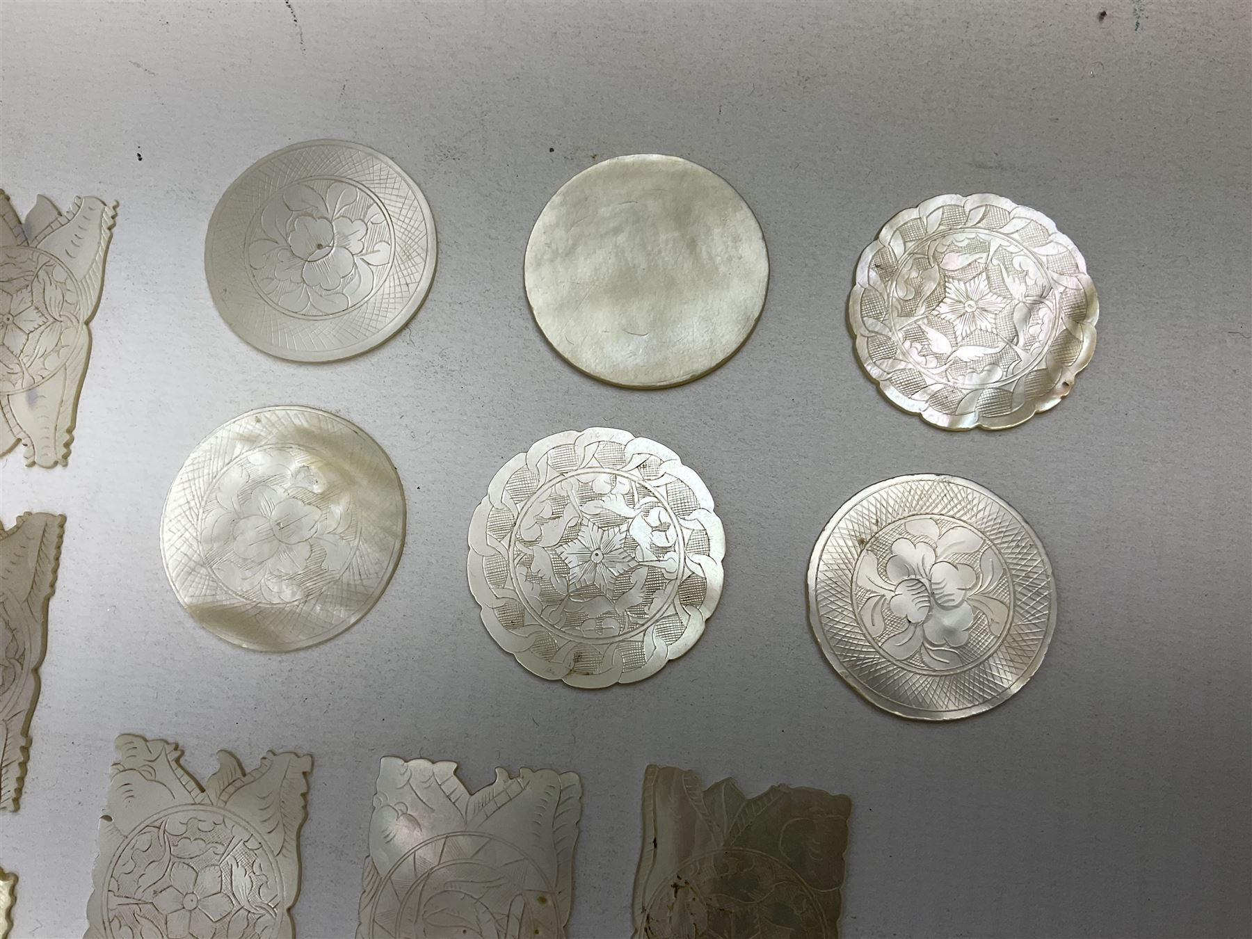 Collection of fifty two Chinese mother of pearl gaming counters or tokens - Image 4 of 5