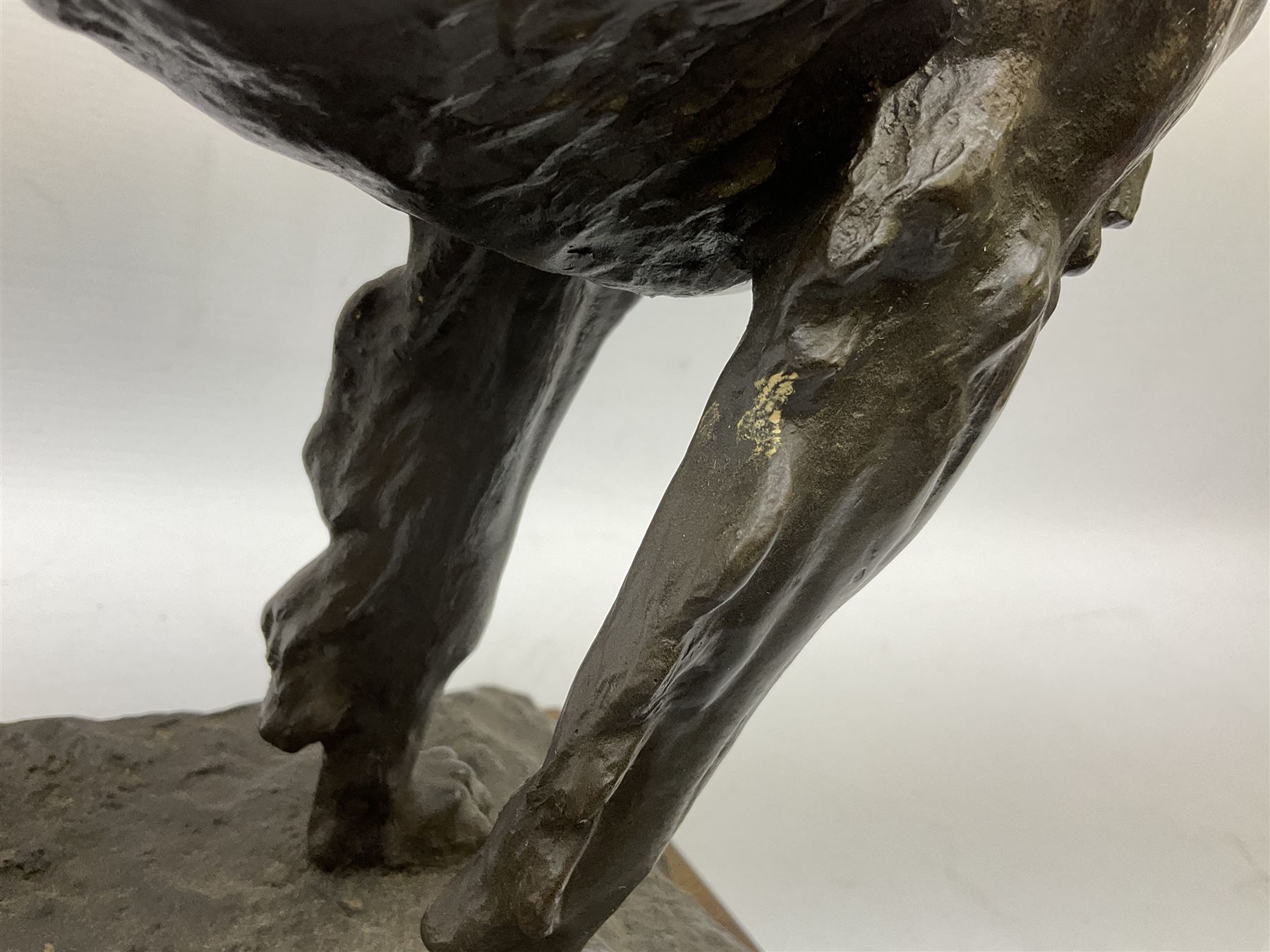 Bronzed figure of a hunting dog raised upon a stepped oak base - Image 4 of 8
