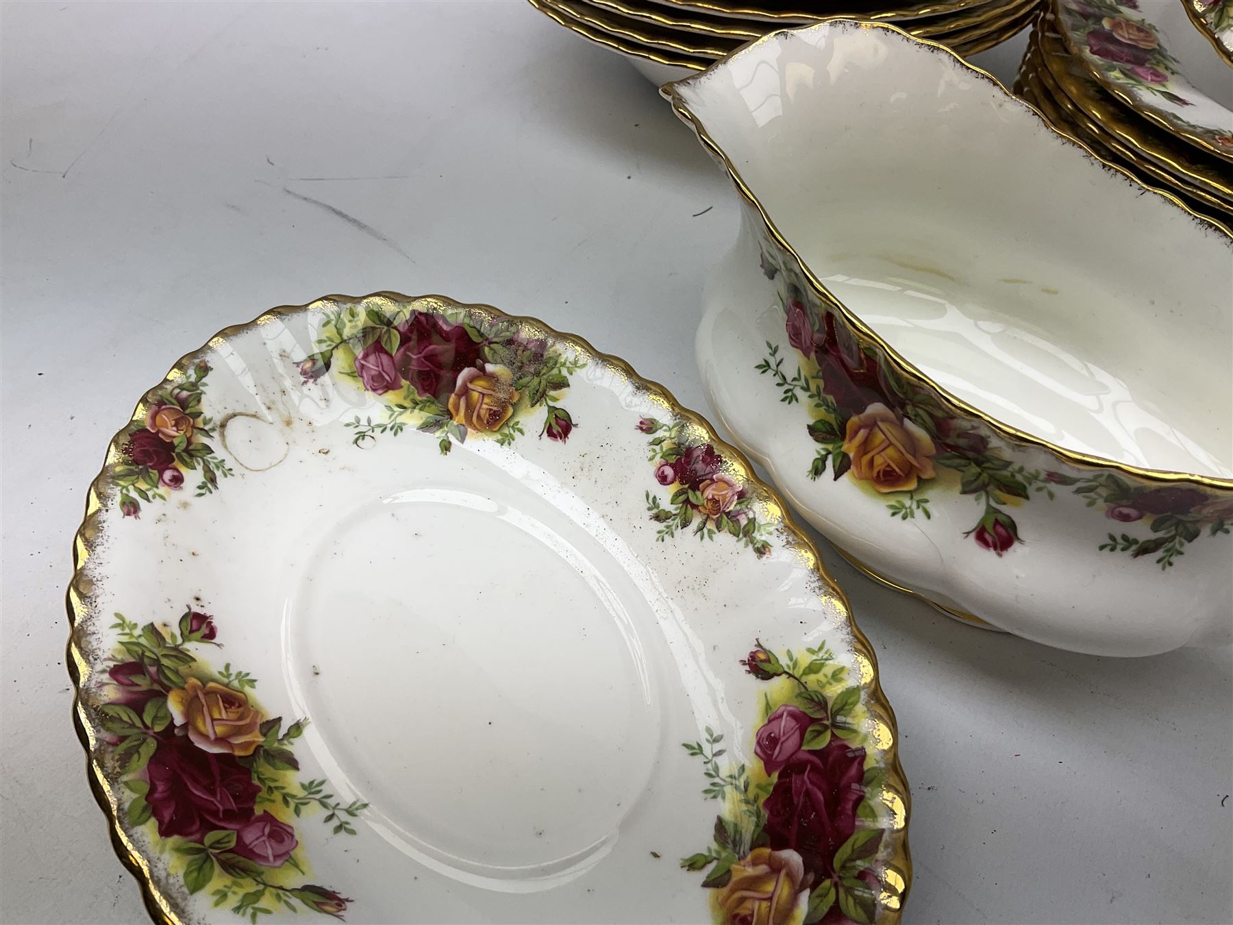 Royal Albert 'Old Country Roses' pattern tea and dinner service for eight - Image 11 of 13