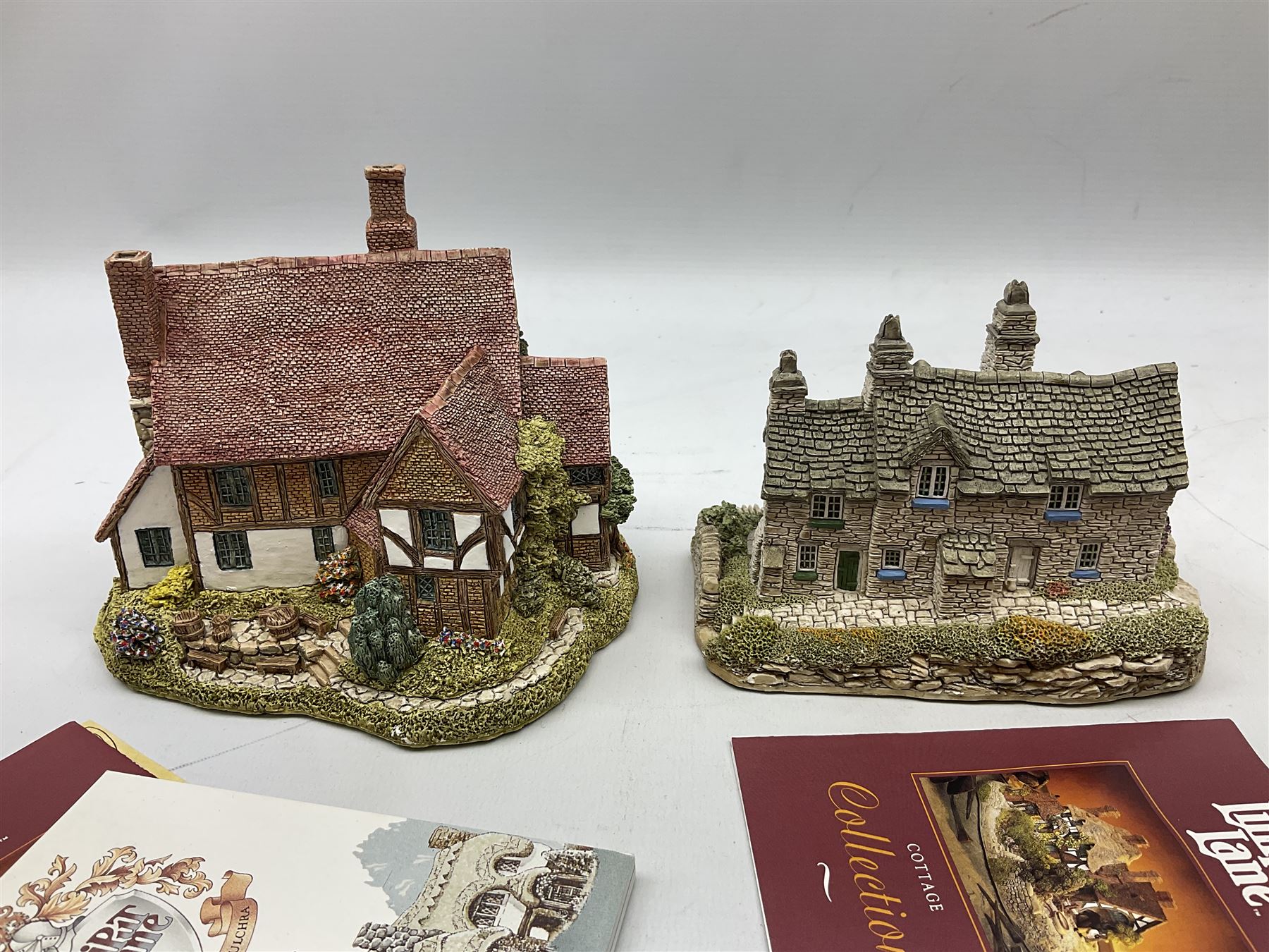 Nine Lilliput Lane cottages from the British and English collections to include Crown Inn - Image 6 of 9