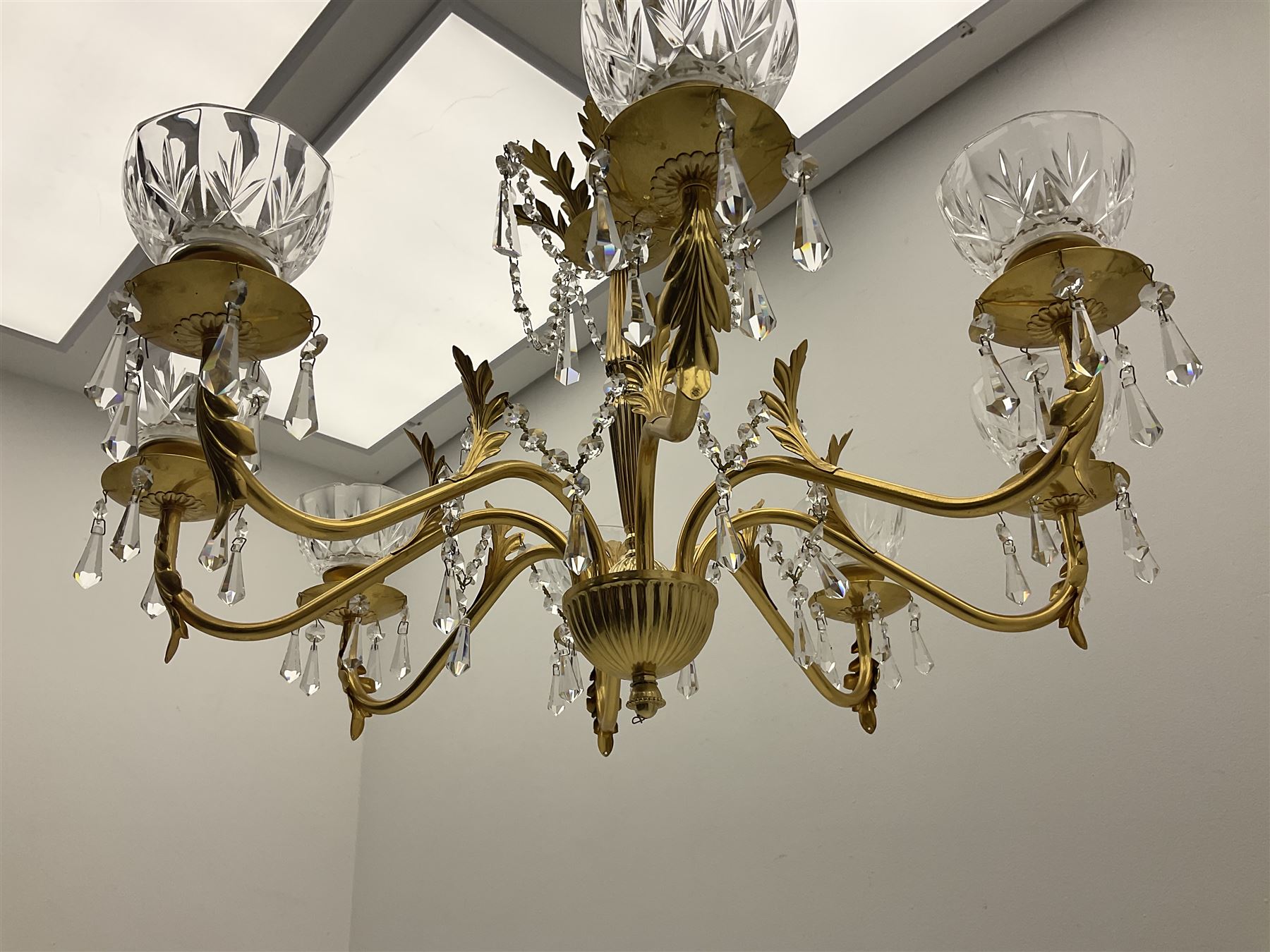 Gilt metal and glass mounted eight branch acanthus chandelier - Image 4 of 7