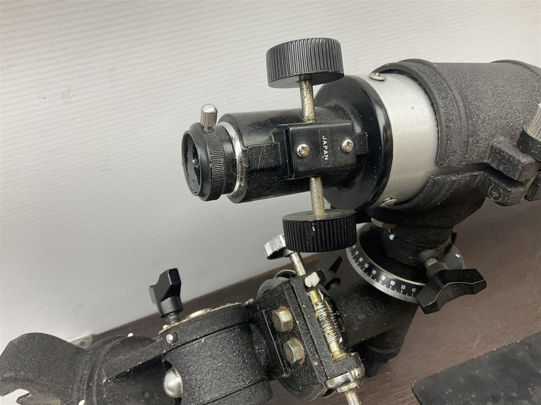 Astronomical telescope with achromatic coated lens - Image 3 of 11