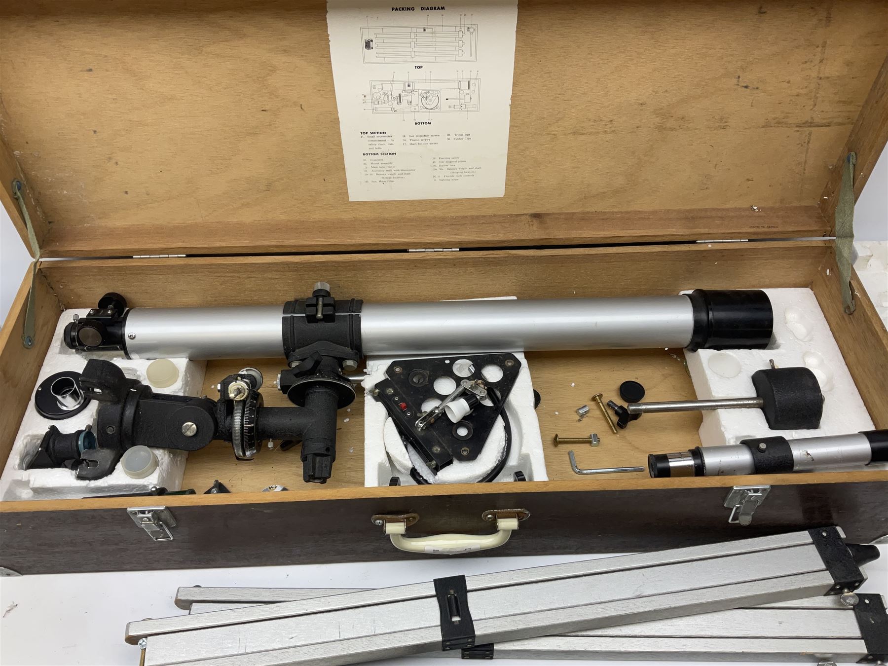 Astronomical telescope with achromatic coated lens - Image 10 of 11