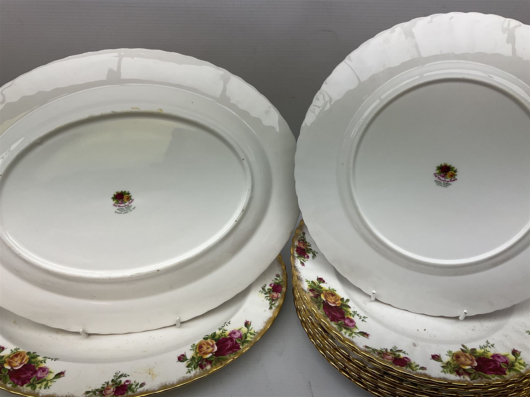 Royal Albert 'Old Country Roses' pattern tea and dinner service for eight - Image 13 of 13