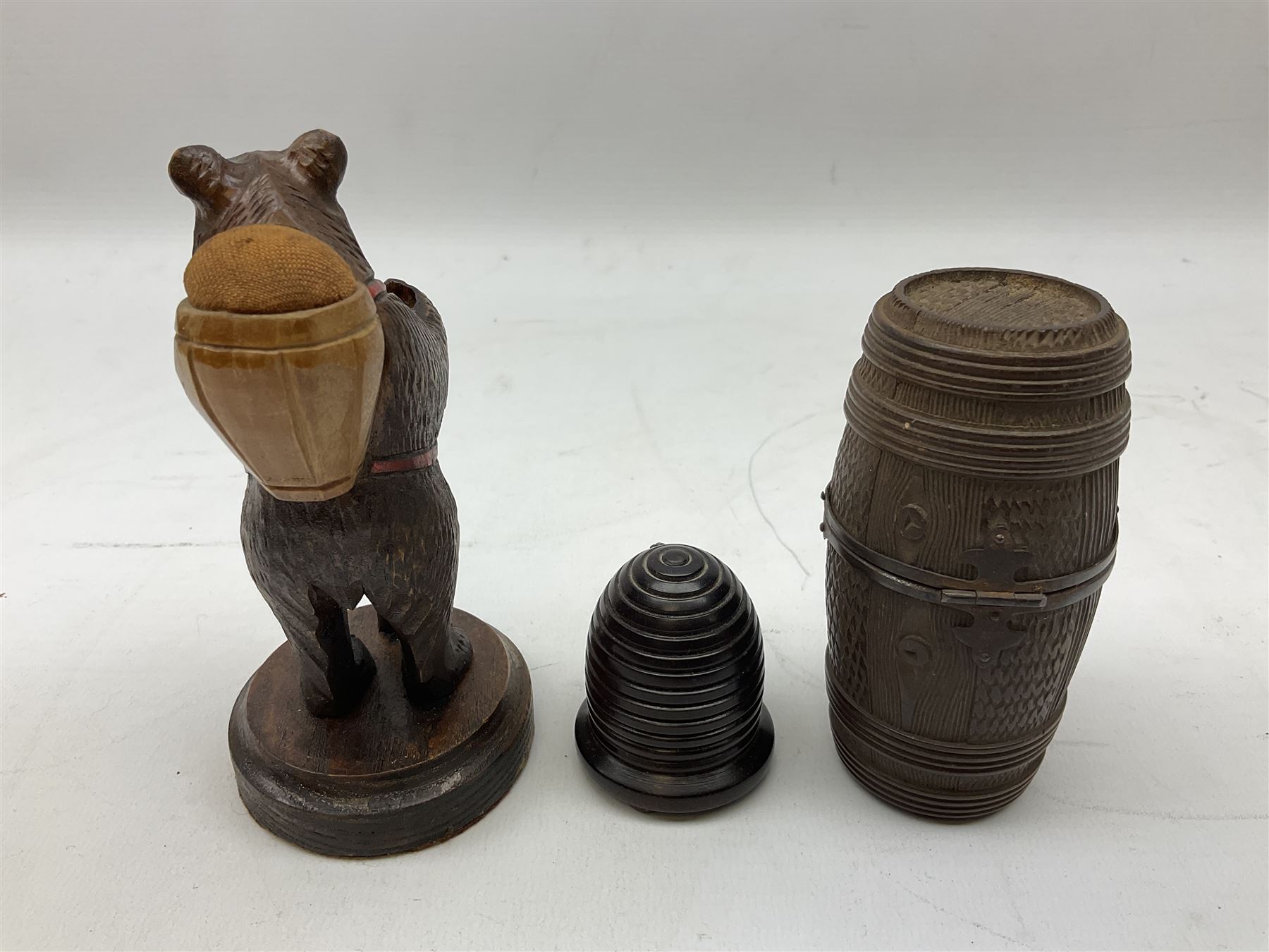 19th century wooden beehive thimble holder with silver bee decoration - Image 2 of 8