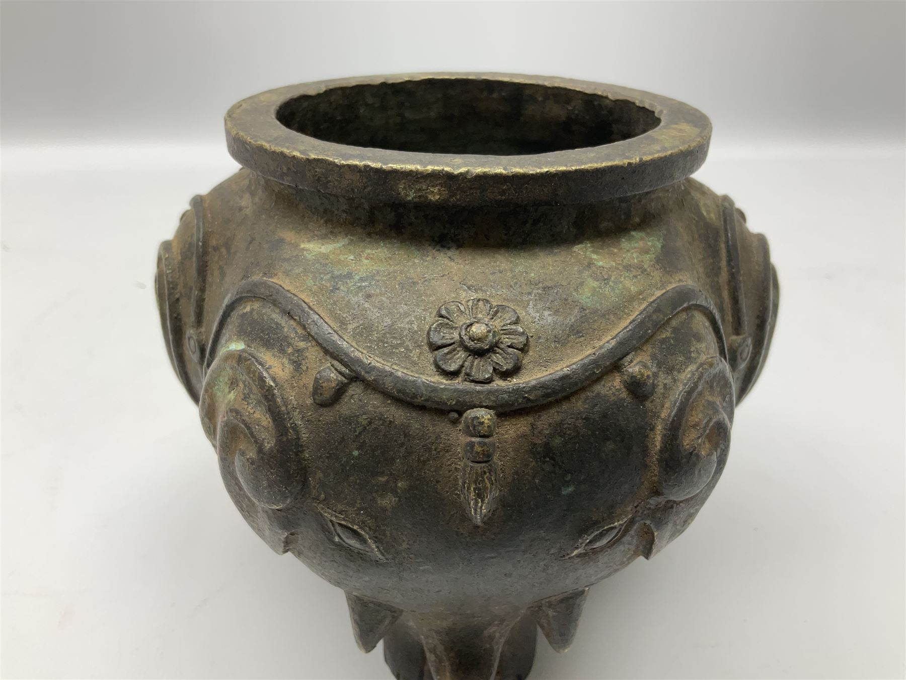 Chinese Qing dynasty bronze elephant censer - Image 4 of 13