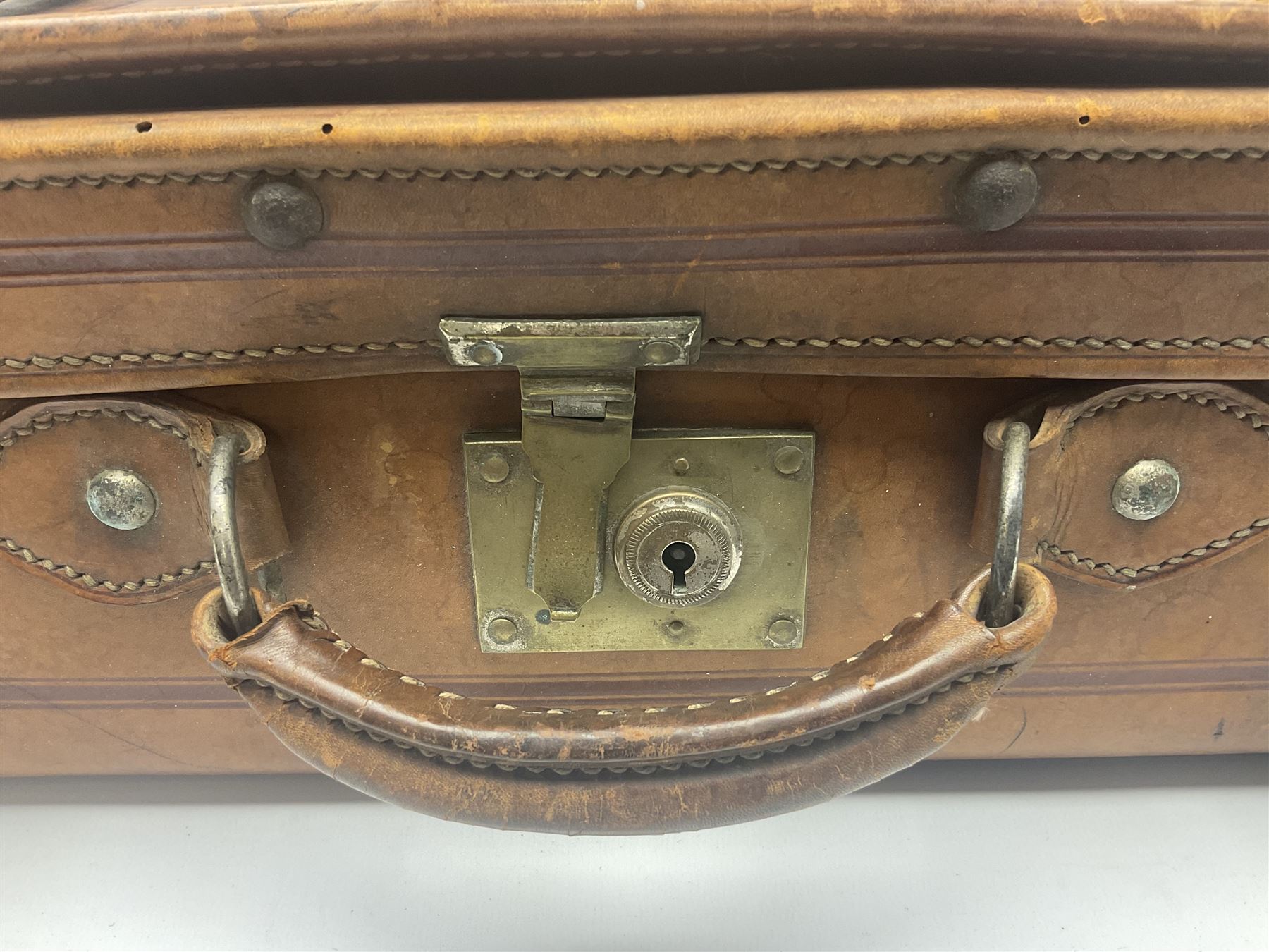 Late 19th/early 20th century stitched and studded leather portmanteau type suitcase with expanding l - Image 3 of 17
