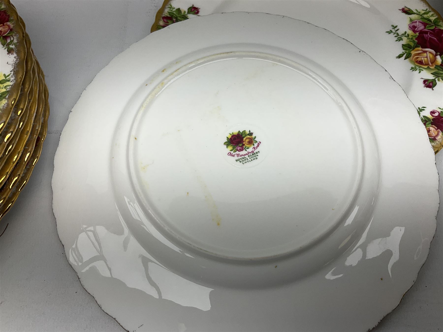 Royal Albert 'Old Country Roses' pattern tea and dinner service for eight - Image 12 of 13