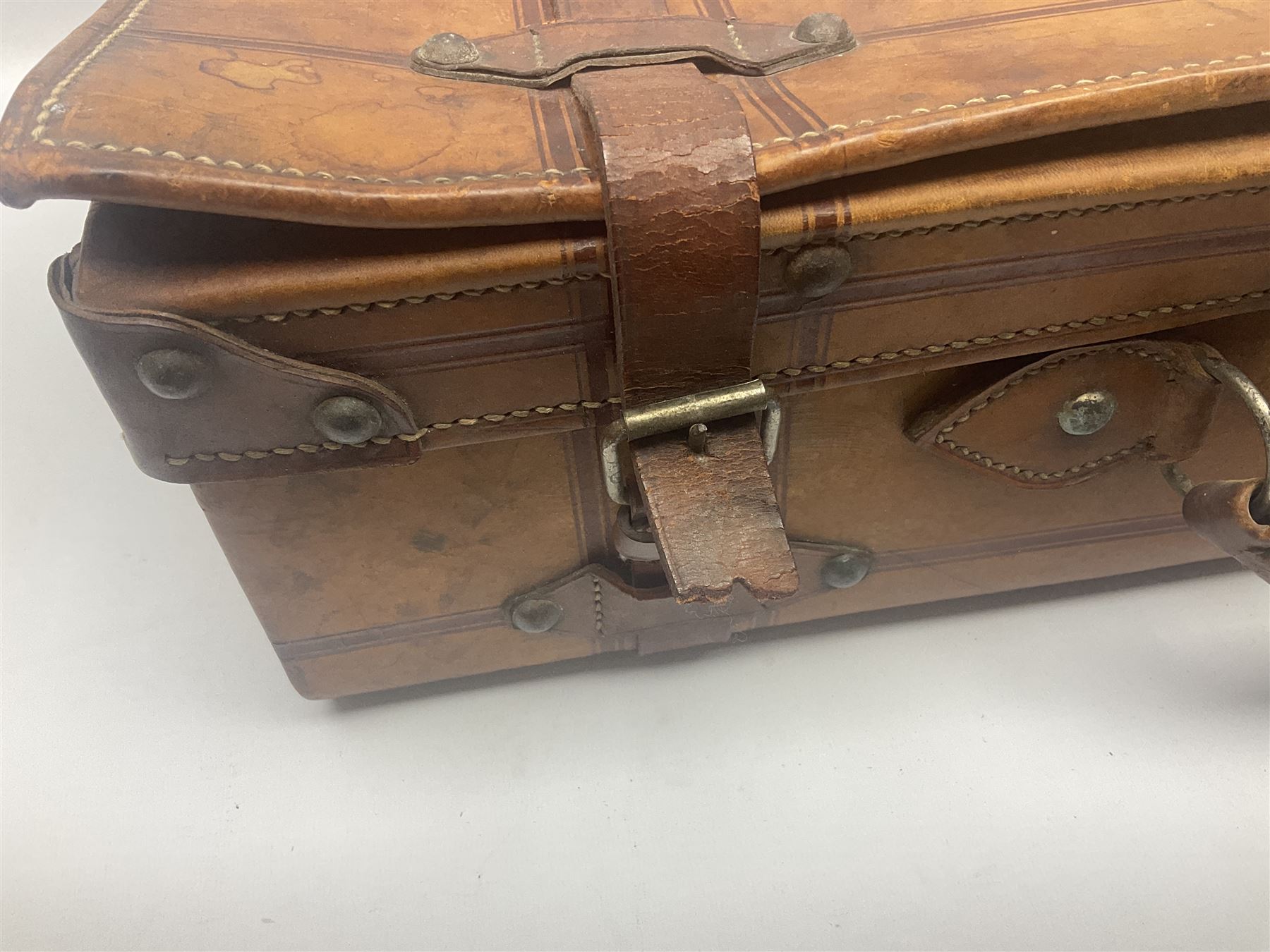 Late 19th/early 20th century stitched and studded leather portmanteau type suitcase with expanding l - Image 5 of 17