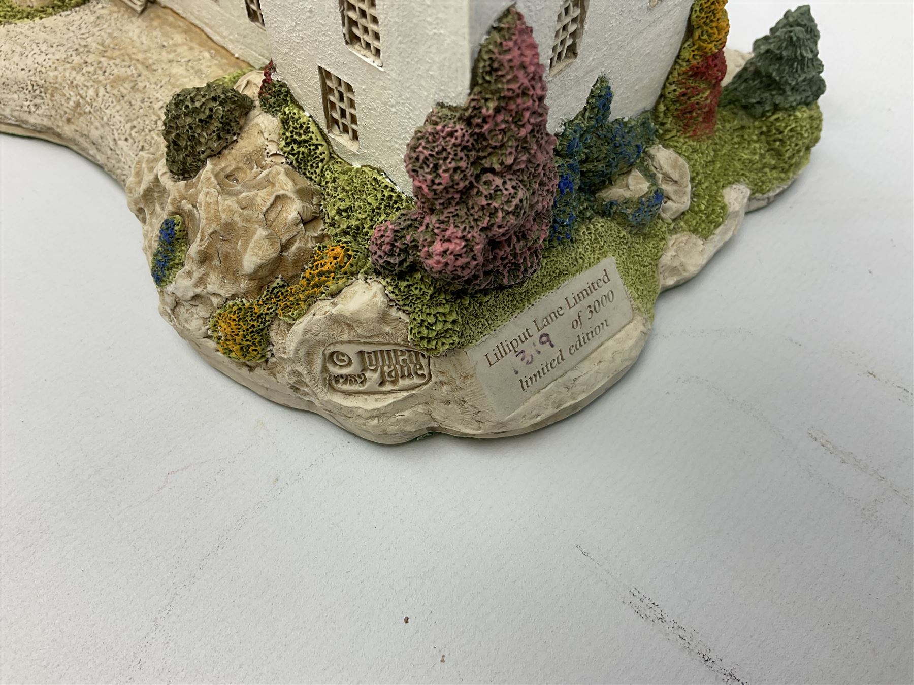 Two limited edition Lilliput Lane cottages - Image 4 of 9