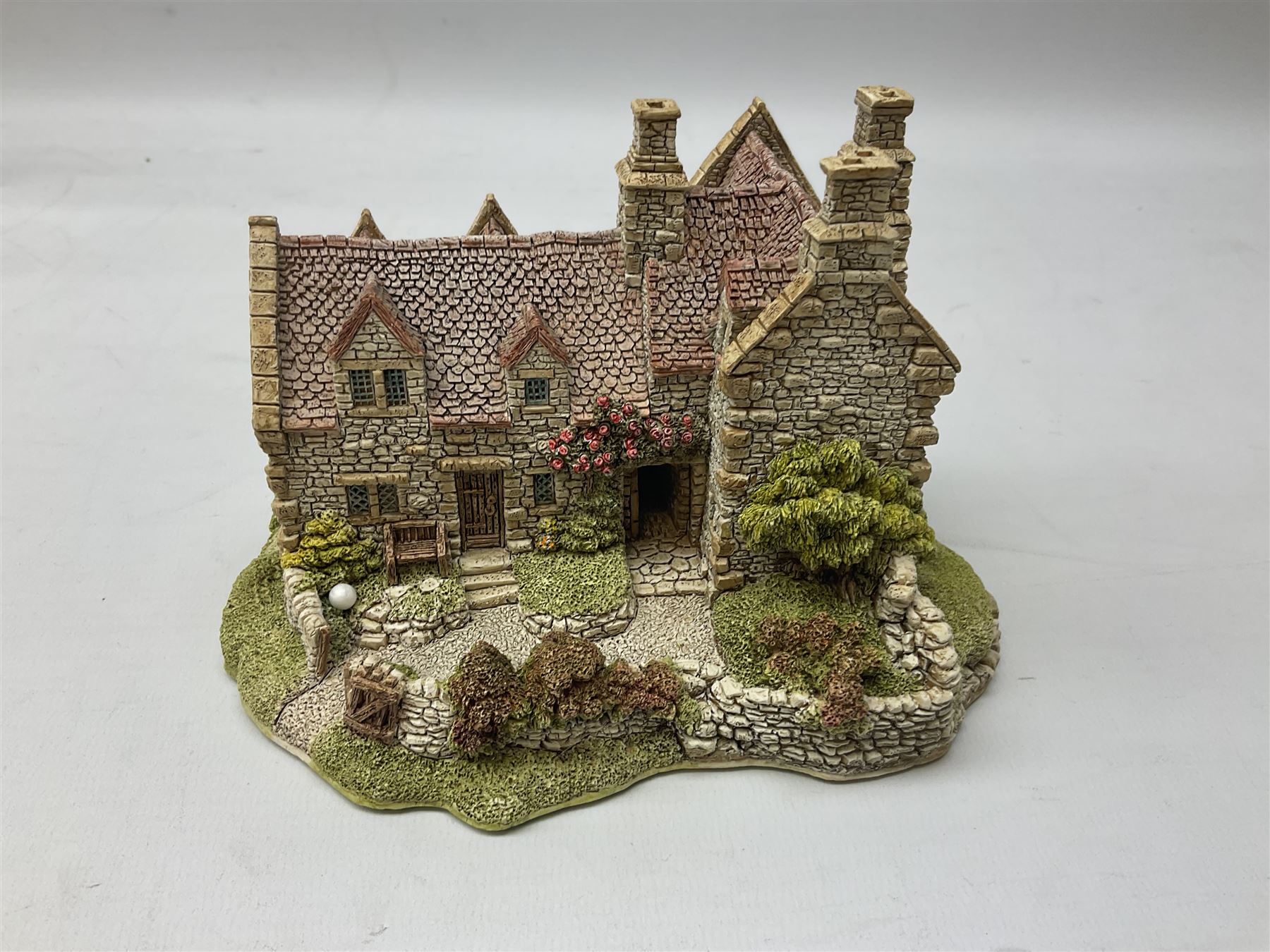 Ten Lilliput Lane cottages from the British and English collections to include Armada House - Image 5 of 9