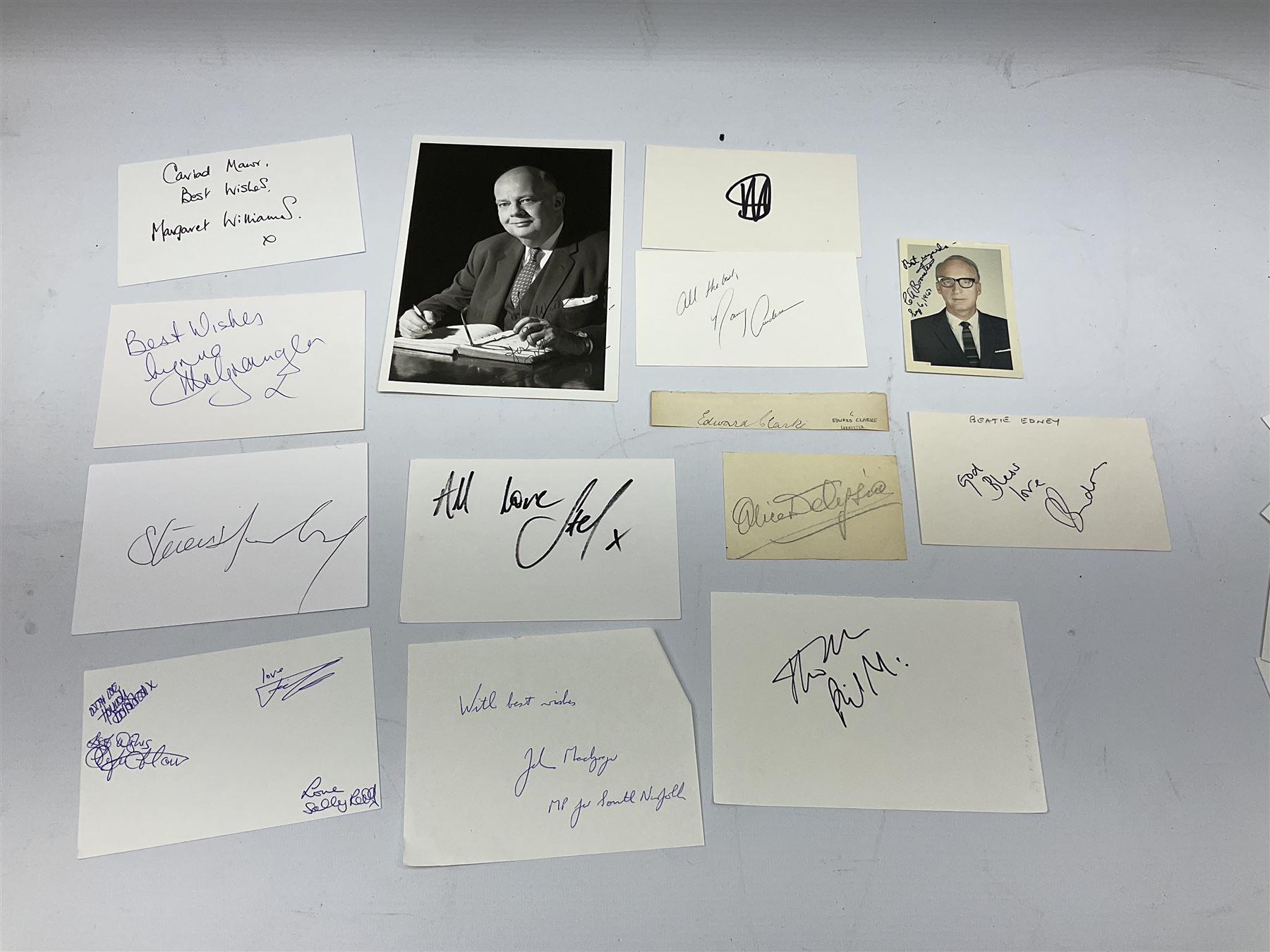 Collection of approximately 500 autographs - Image 8 of 10