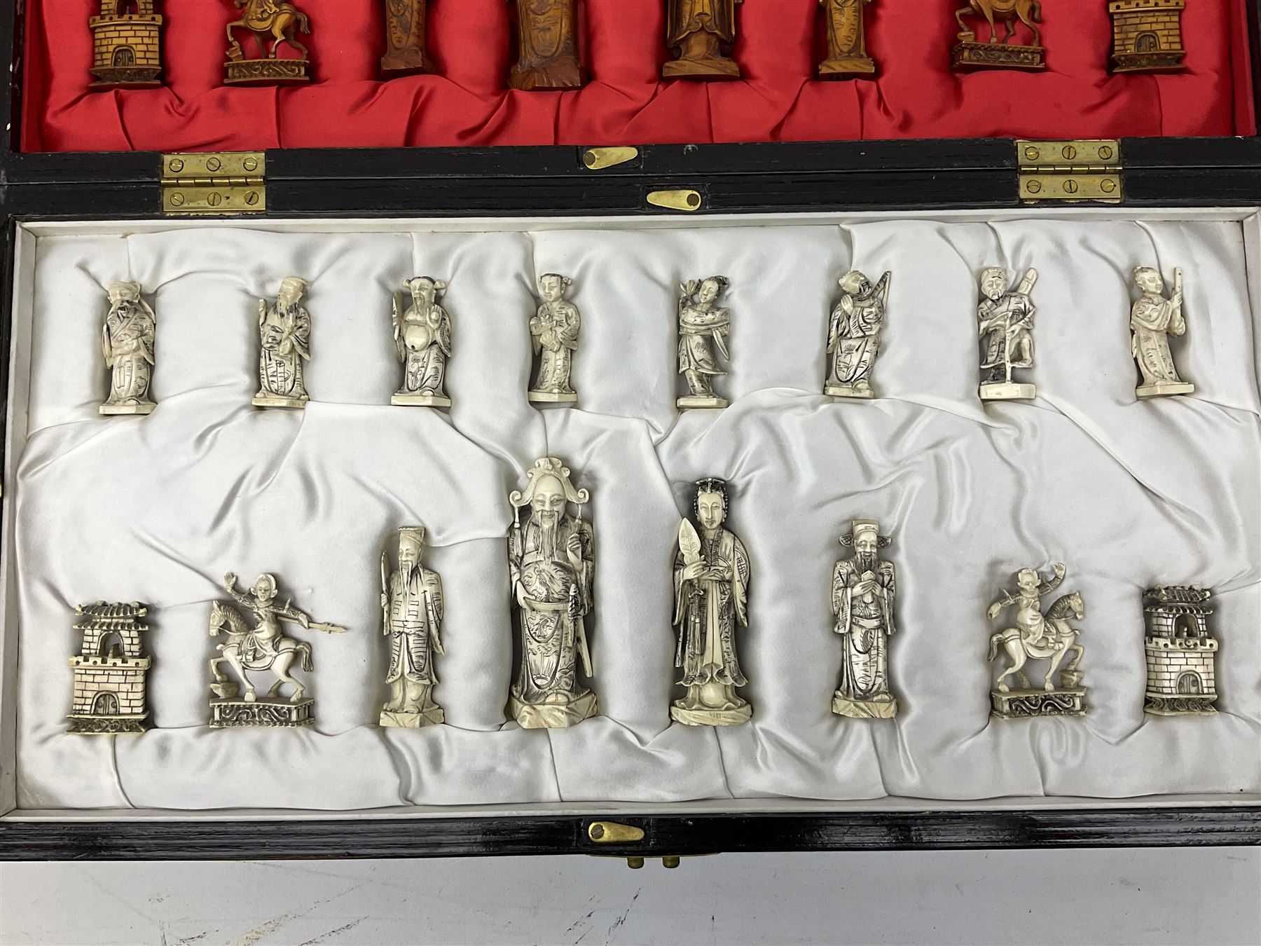 Chinese style chess set and folding storage board - Image 4 of 5