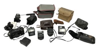 Quantity of cameras and accessories to include Olympus Trip 35