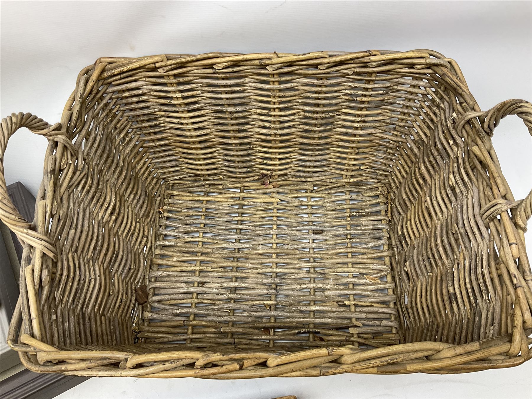 Twin handled basket - Image 3 of 5