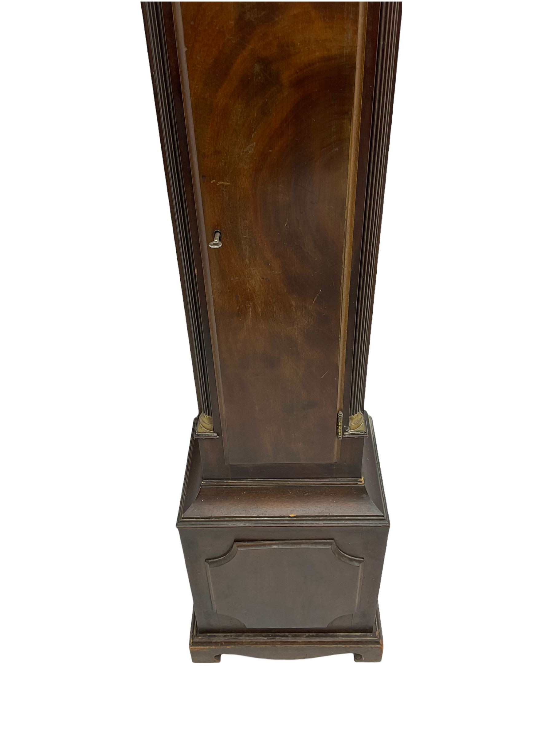 A compact mid-20th century �Grandmother� clock in a replica Georgian styled case c1950 - Image 3 of 4