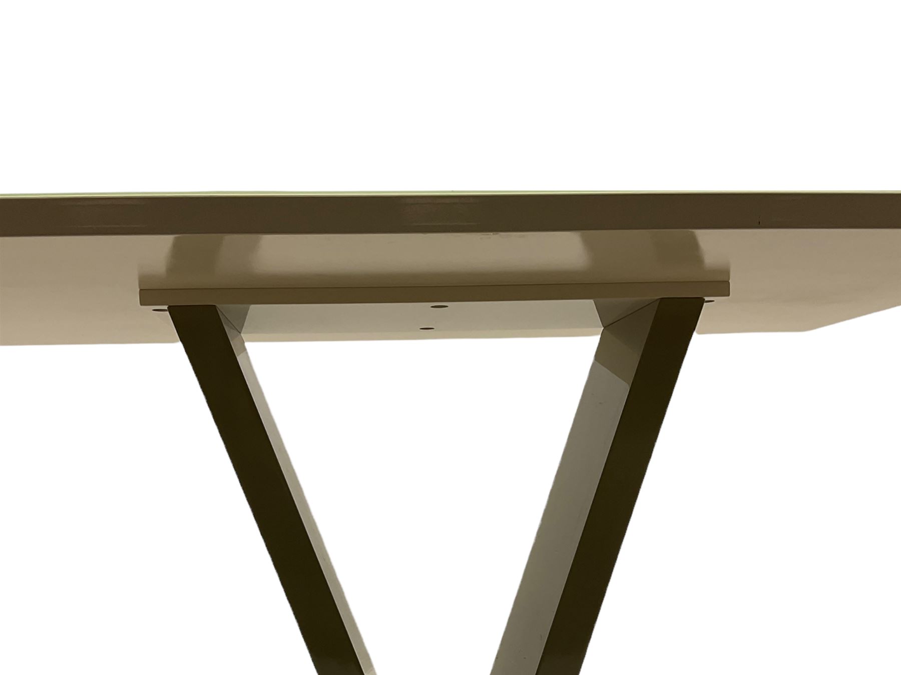 Modern piano finish painted dining table with glass top - Image 4 of 6