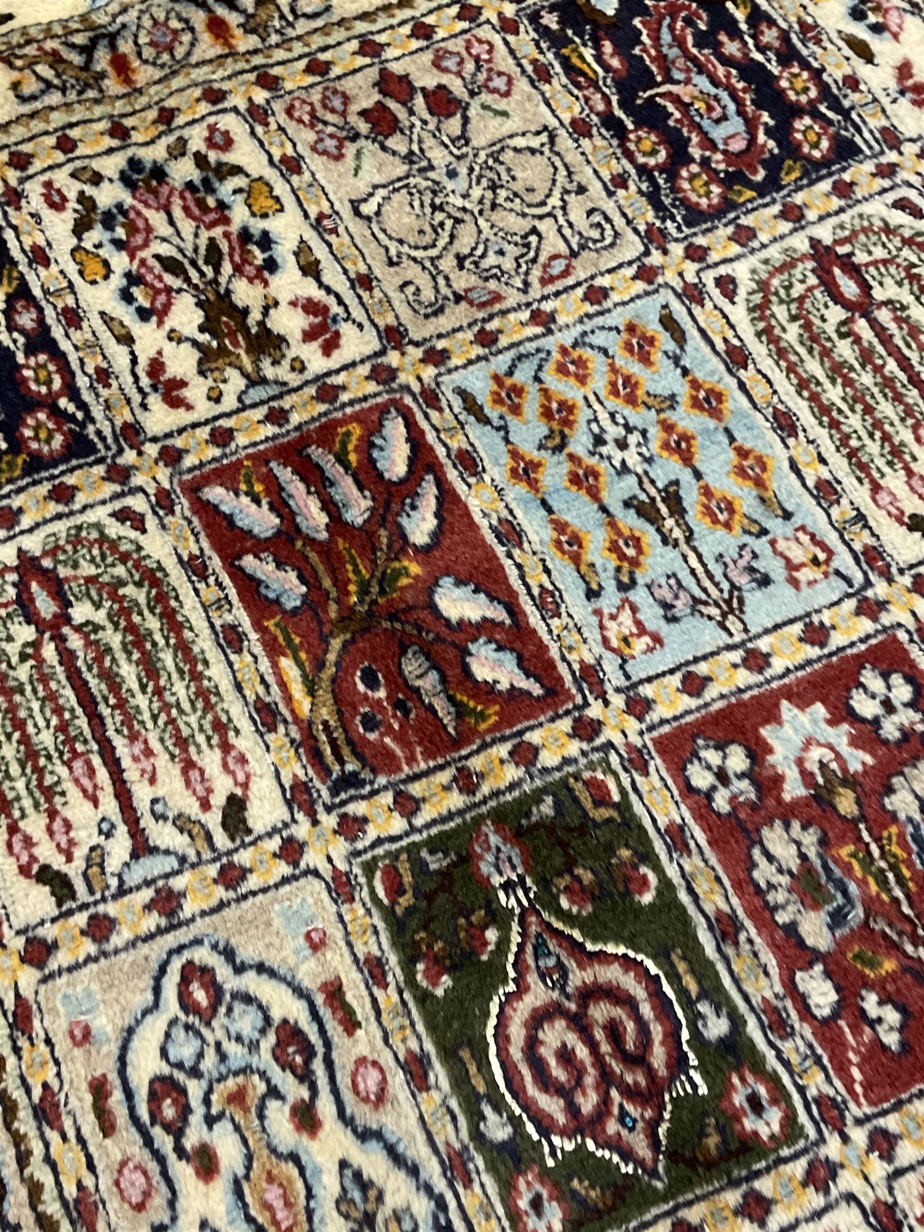 Persian Heriz design rug - Image 7 of 8
