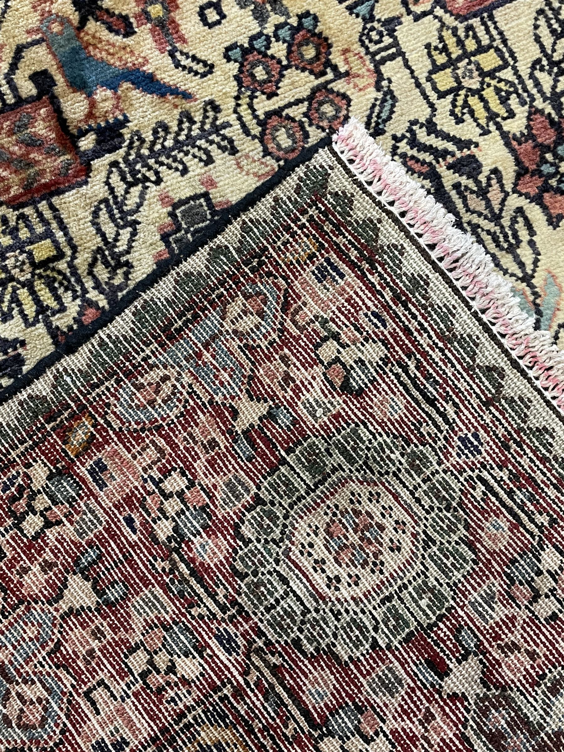 Persian Hamadan rug - Image 7 of 7