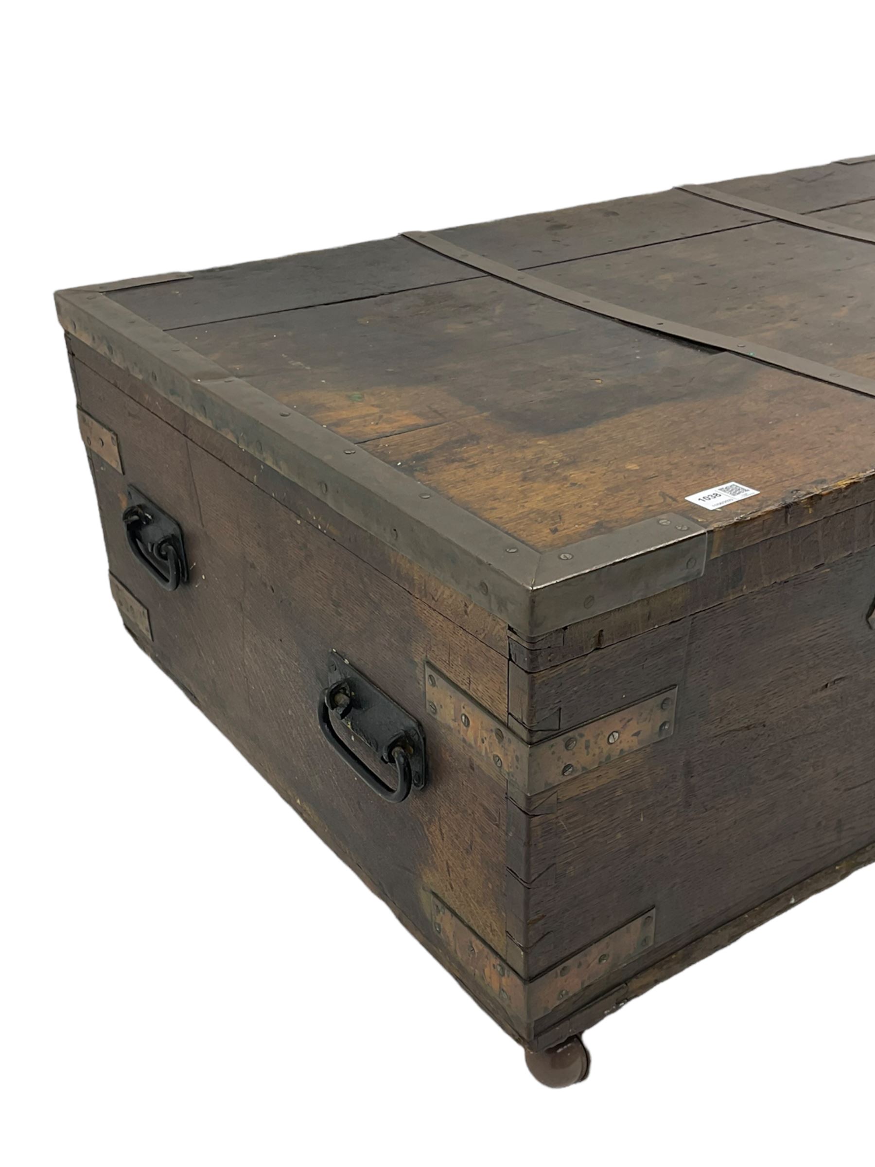 Early 19th century oak low blanket chest - Image 3 of 5