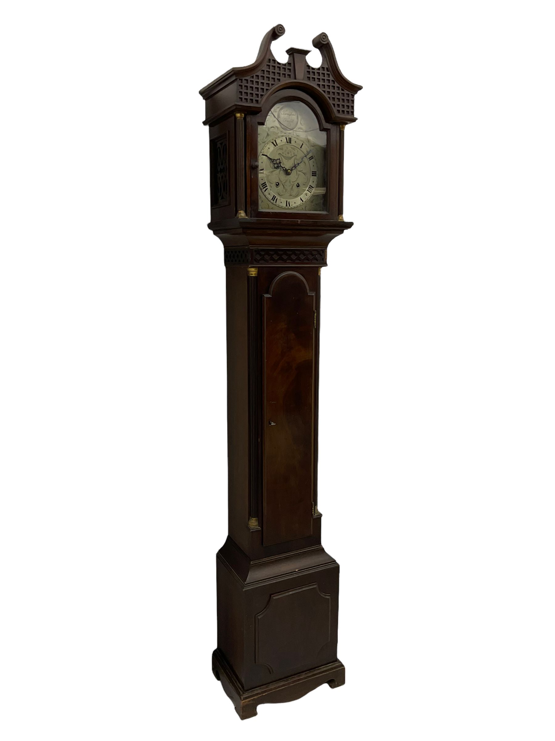 A compact mid-20th century �Grandmother� clock in a replica Georgian styled case c1950 - Image 2 of 4