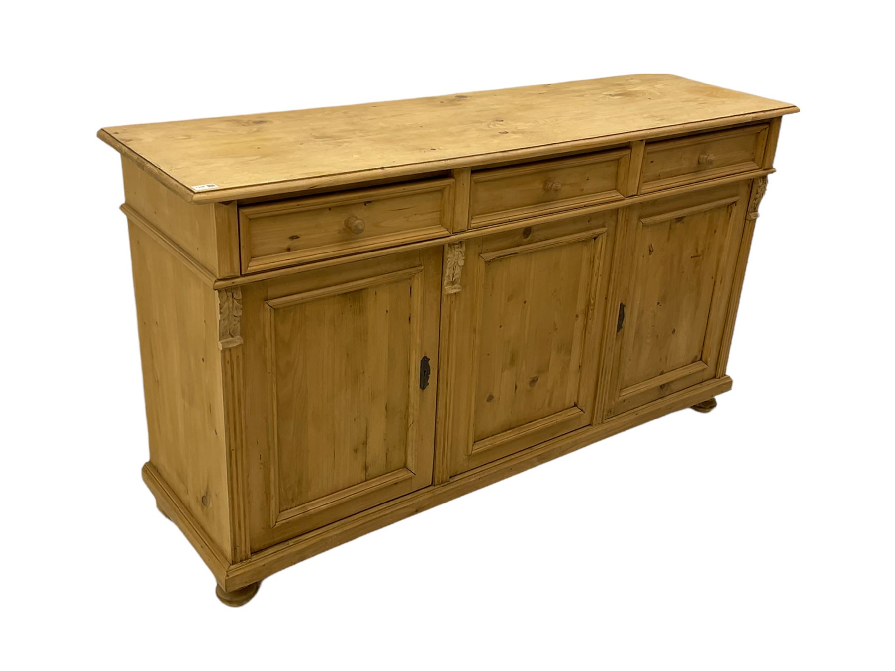 Georgian style pine dresser base - Image 2 of 4