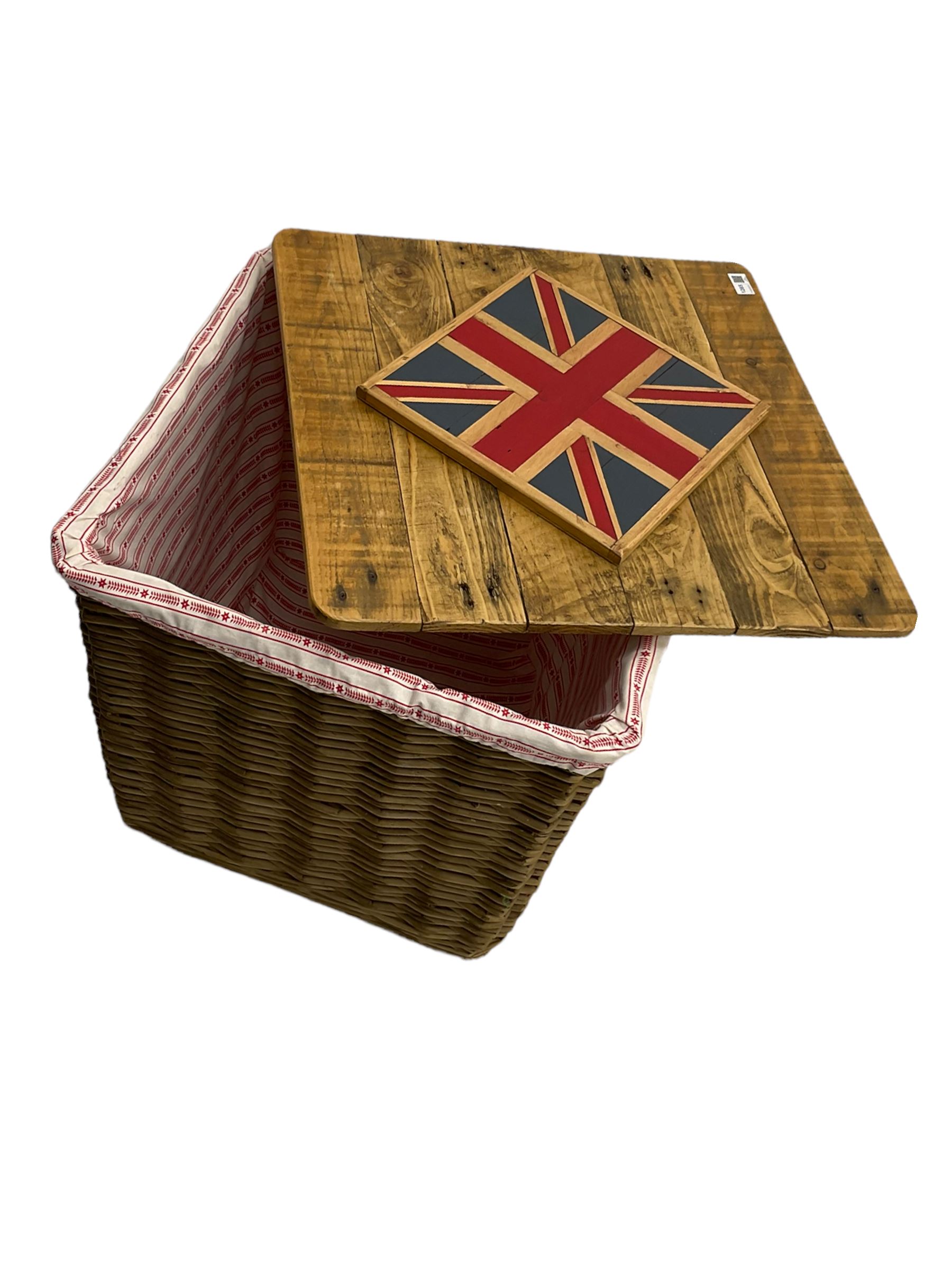 Wicker linen basket with plank Union Jack top - Image 4 of 5