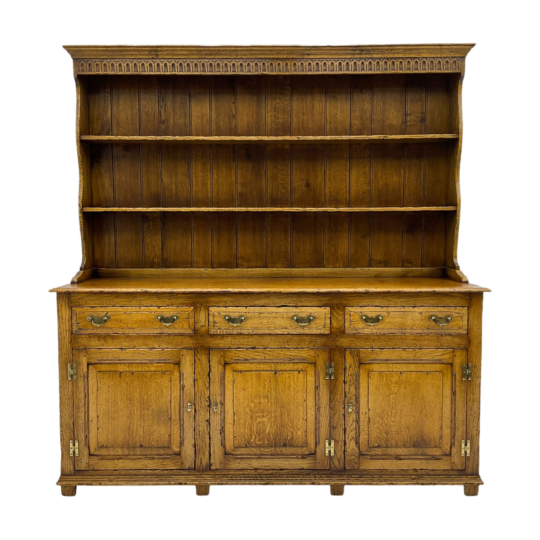 Traditional Georgian style distressed light oak dresser - Image 4 of 4