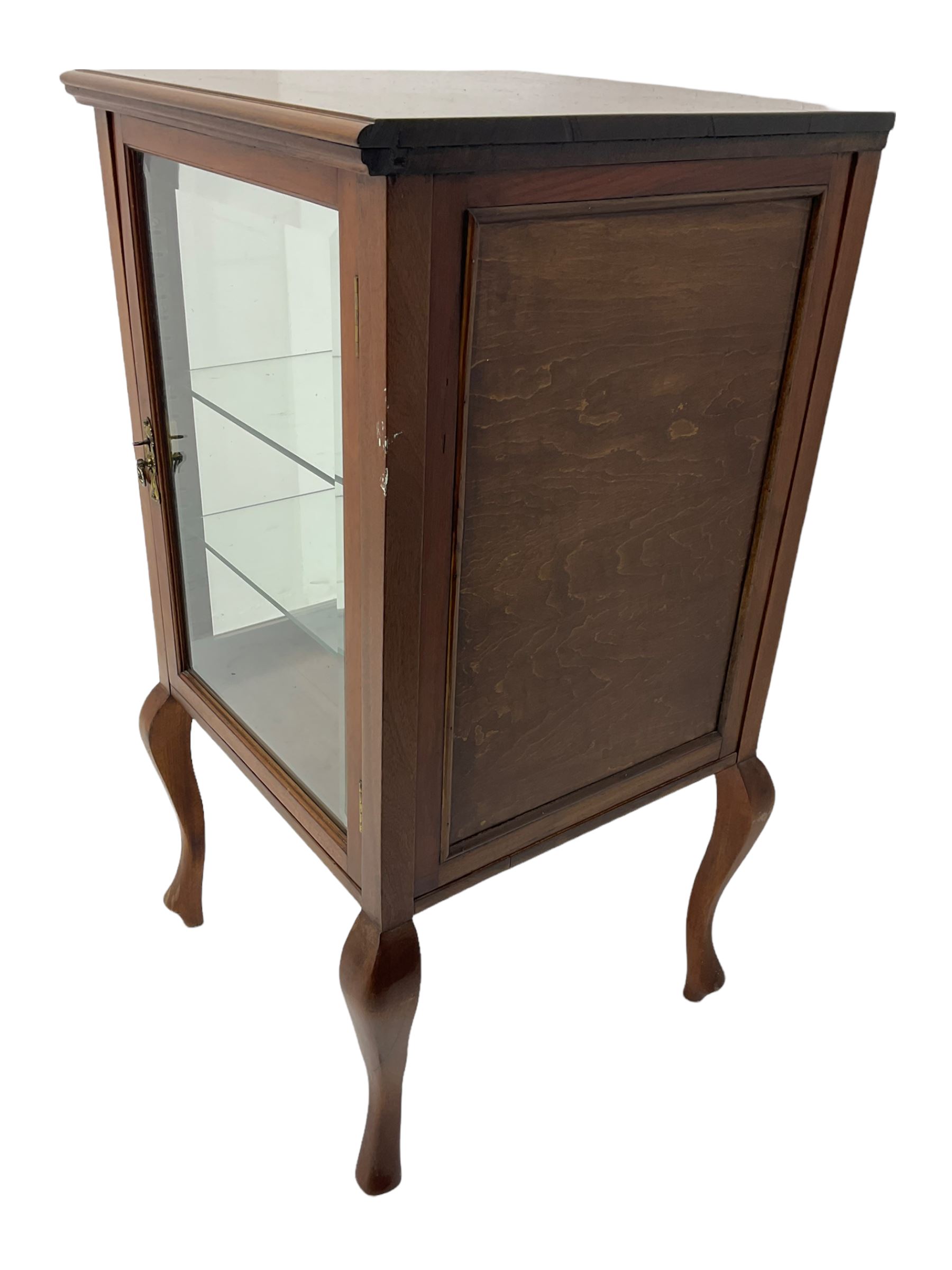 Early 20th century mahogany corner display case - Image 3 of 3