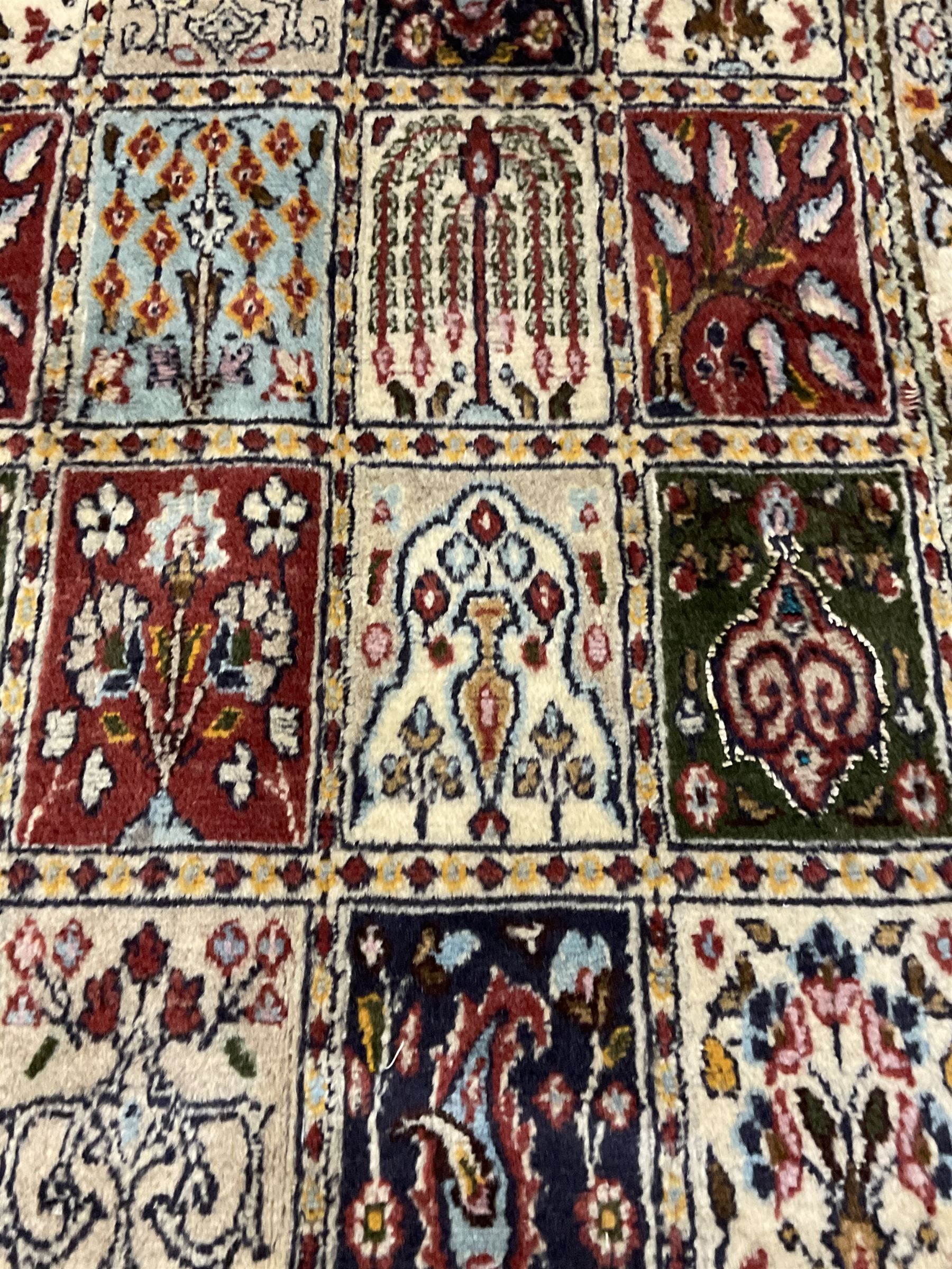 Persian Heriz design rug - Image 6 of 8