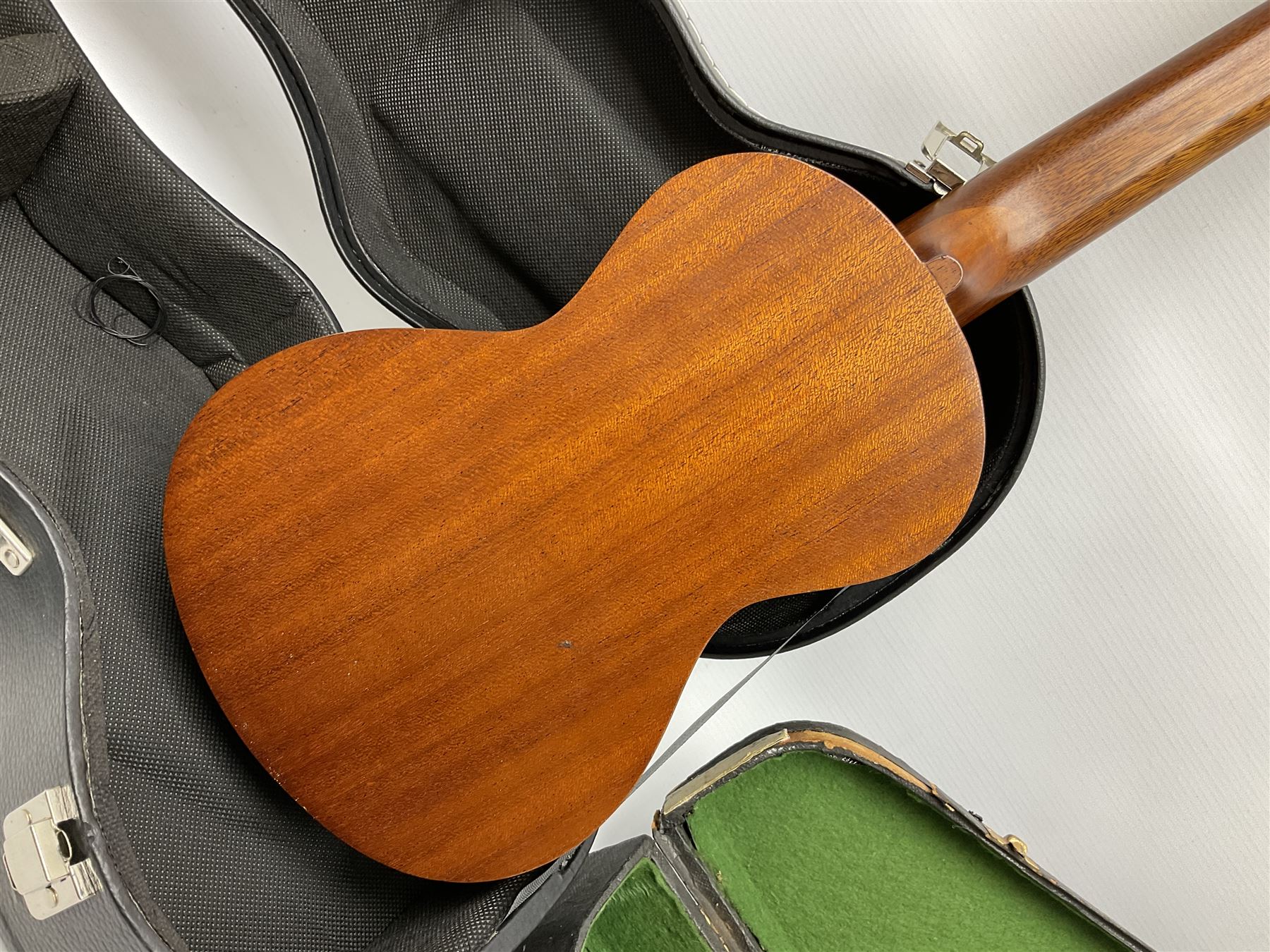 Mahalo mahogany cased guitar shaped ukulele - Image 6 of 18