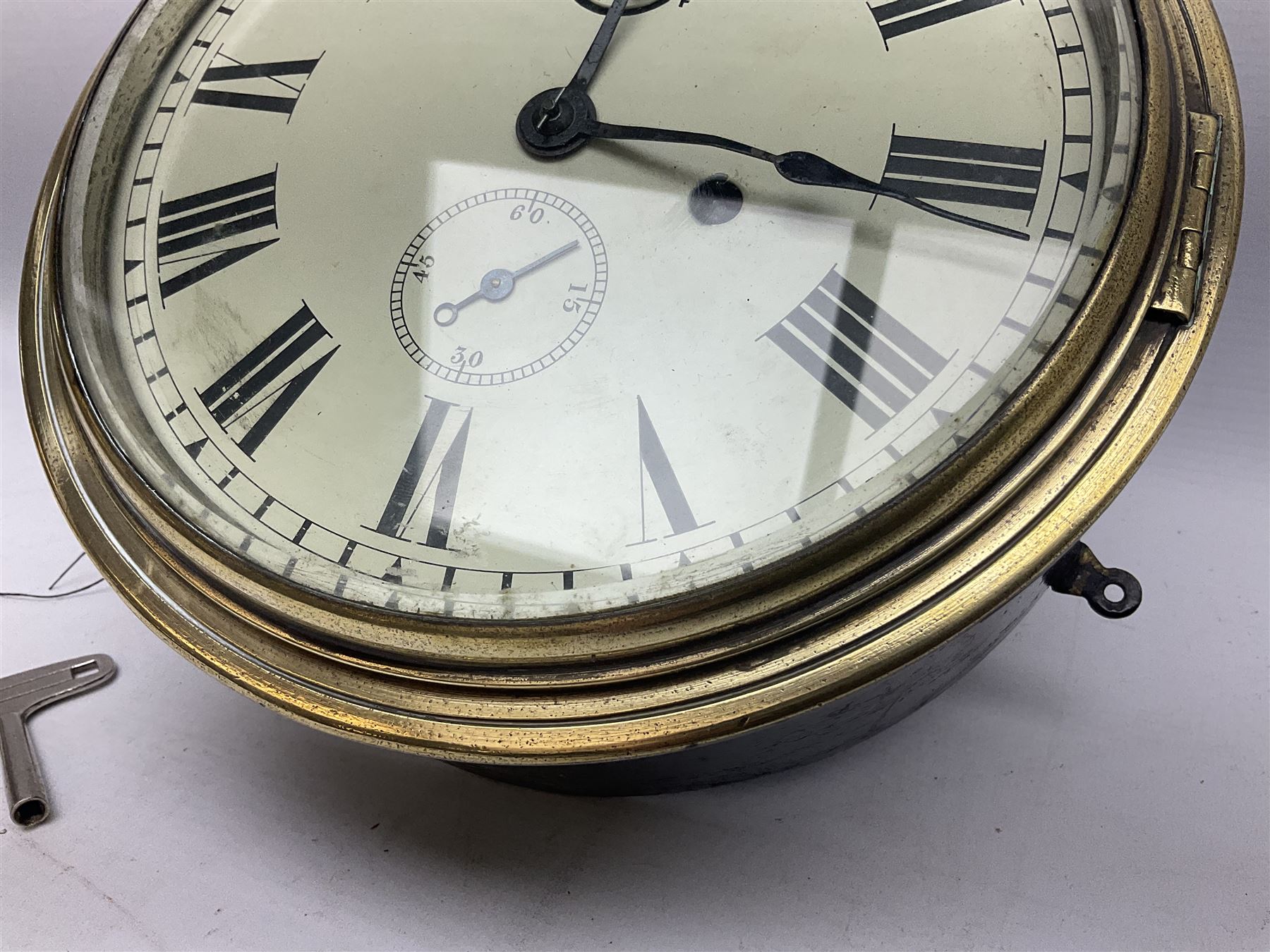 Seth Thomas ship's bulkhead clock with brass bezel and japanned case - Image 2 of 6