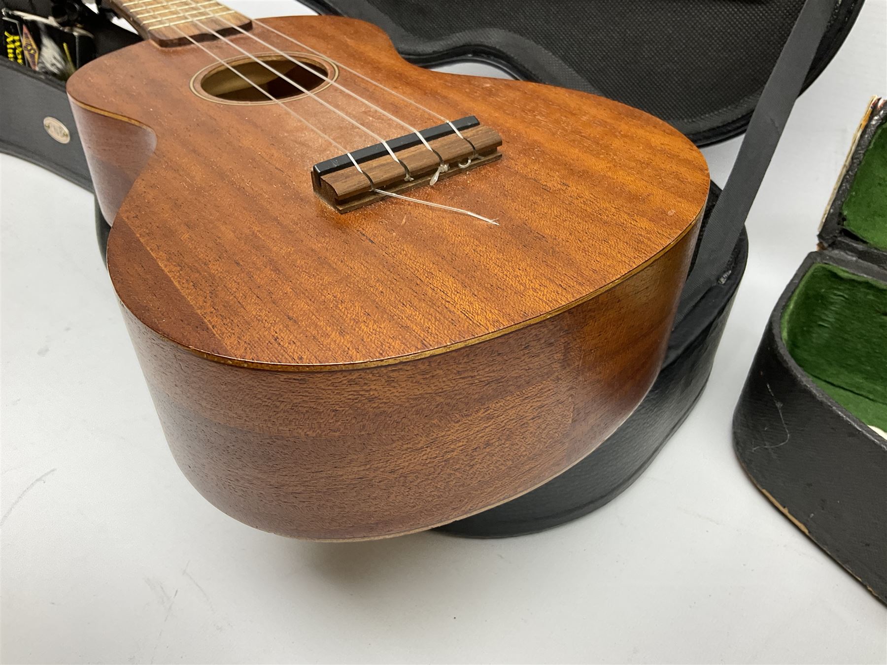 Mahalo mahogany cased guitar shaped ukulele - Image 7 of 18