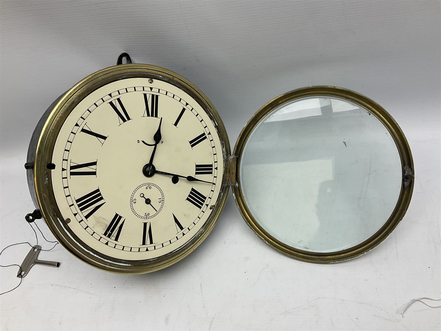 Seth Thomas ship's bulkhead clock with brass bezel and japanned case - Image 3 of 6