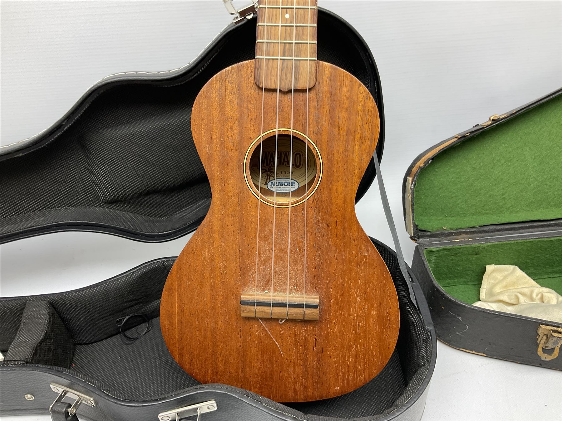 Mahalo mahogany cased guitar shaped ukulele - Image 3 of 18