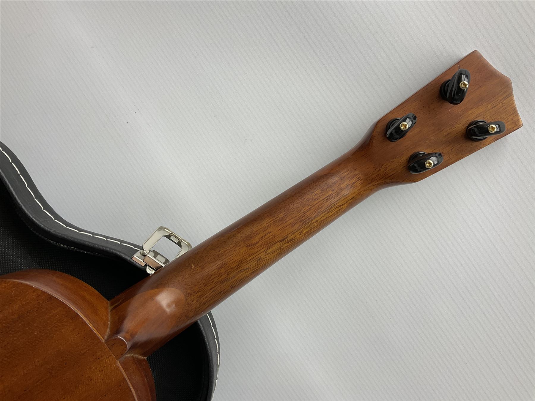 Mahalo mahogany cased guitar shaped ukulele - Image 4 of 18