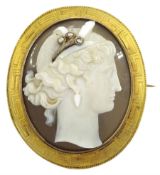 Victorian gold agate brooch depicting bust portrait of a lady in profile