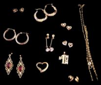 Collection of 9ct gold jewellery including two pairs of hoop earrings