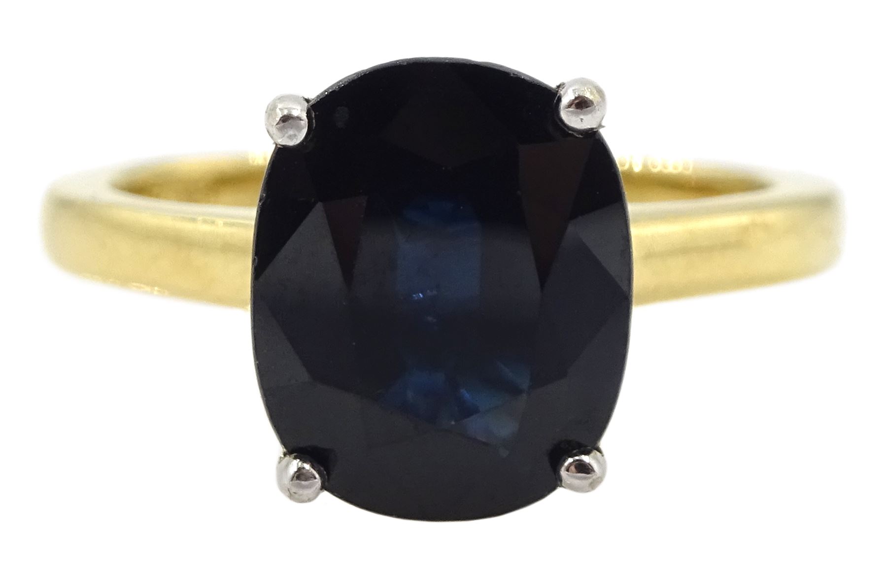 18ct gold single stone oval sapphire ring