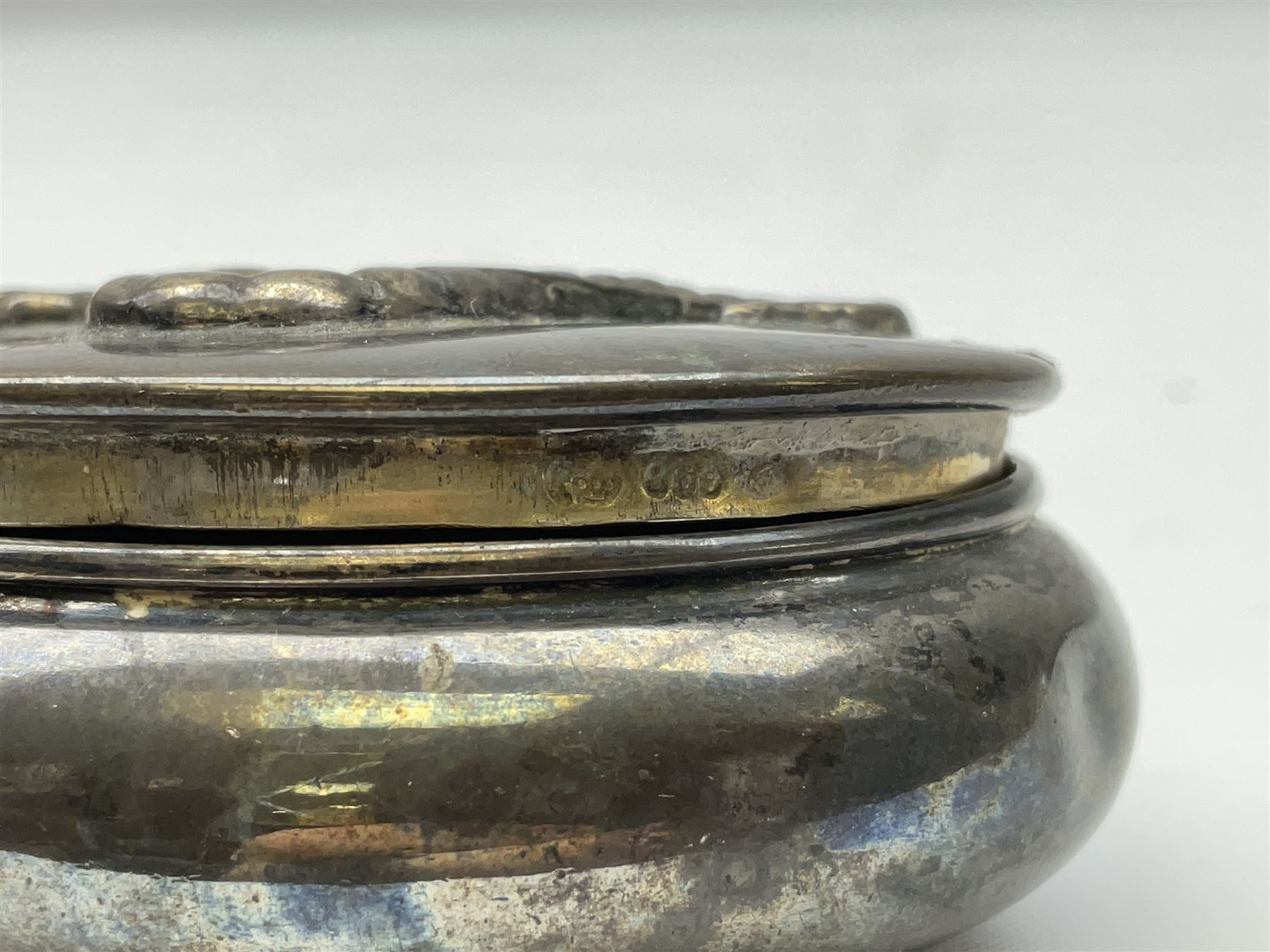 German silver pill box of oval form - Image 4 of 7