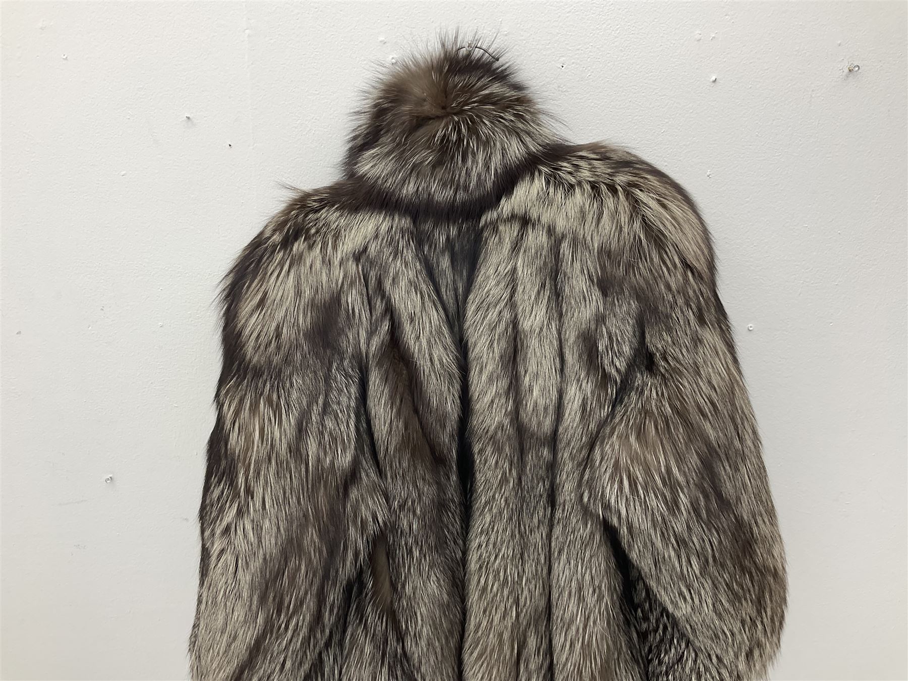 Grosvenor Canada for Harrods vintage full length silver fox fur coat - Image 5 of 7
