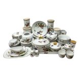 Worcester Evesham patter tea and dinner wares comprising eight dinner plates