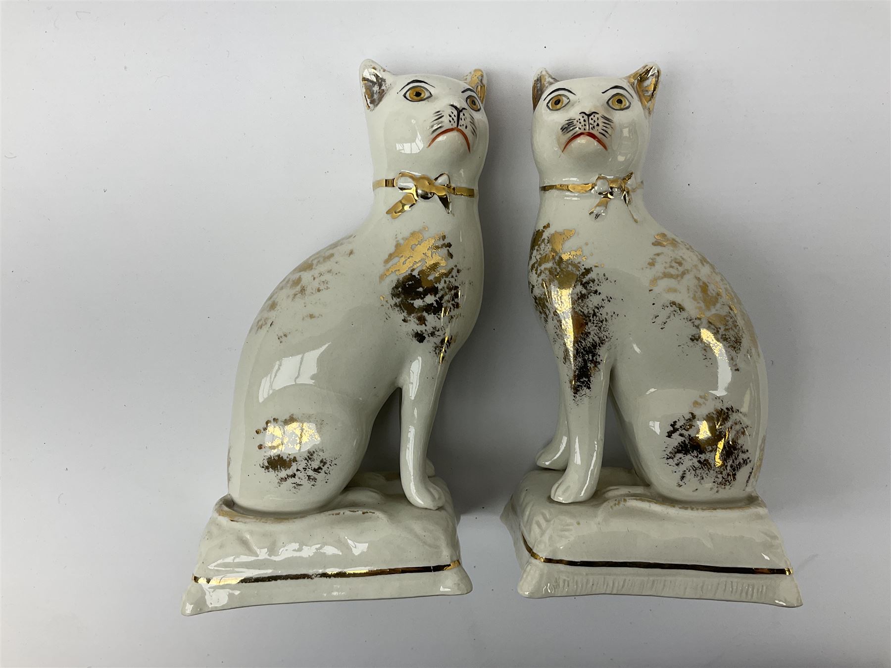 Pair of Victorian Staffordshire cats - Image 5 of 6