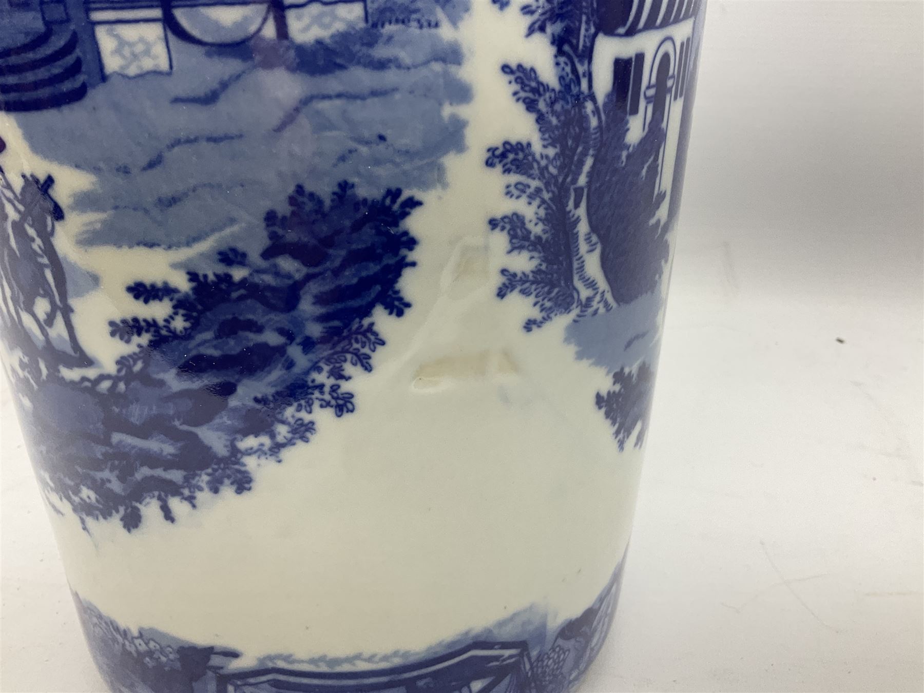 Blue and white stick stand decorated with transfer printed cityscape - Image 6 of 7