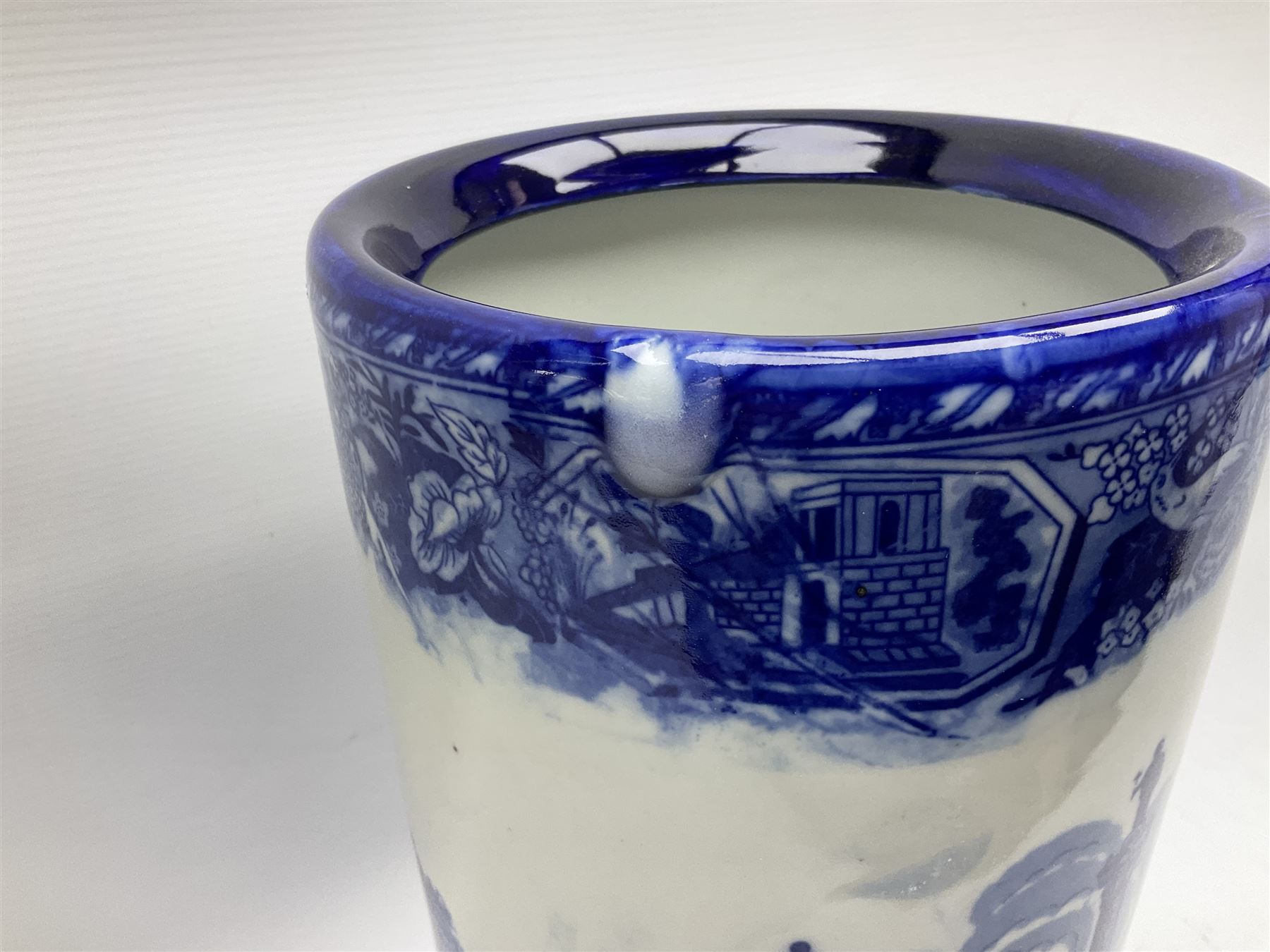 Blue and white stick stand decorated with transfer printed cityscape - Image 2 of 7
