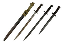 British Pattern 1907 bayonet with 43.5cm fullered steel blade; in leather scabbard with webbing frog