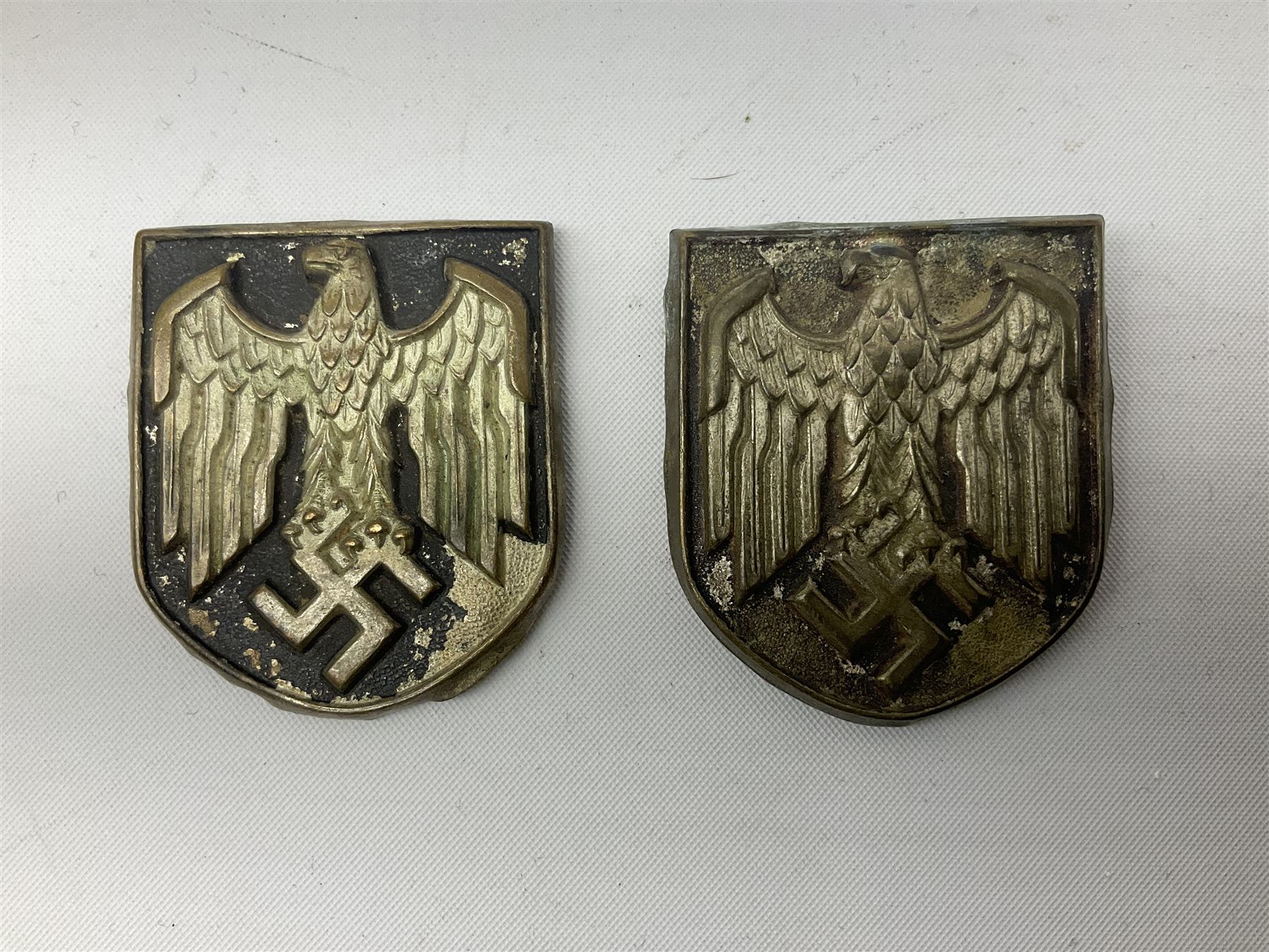 Two WW2 German Army Afrika Korps pith helmet metal side badges; RAD oval metal badge by J.B.u.Co.; W - Image 6 of 9