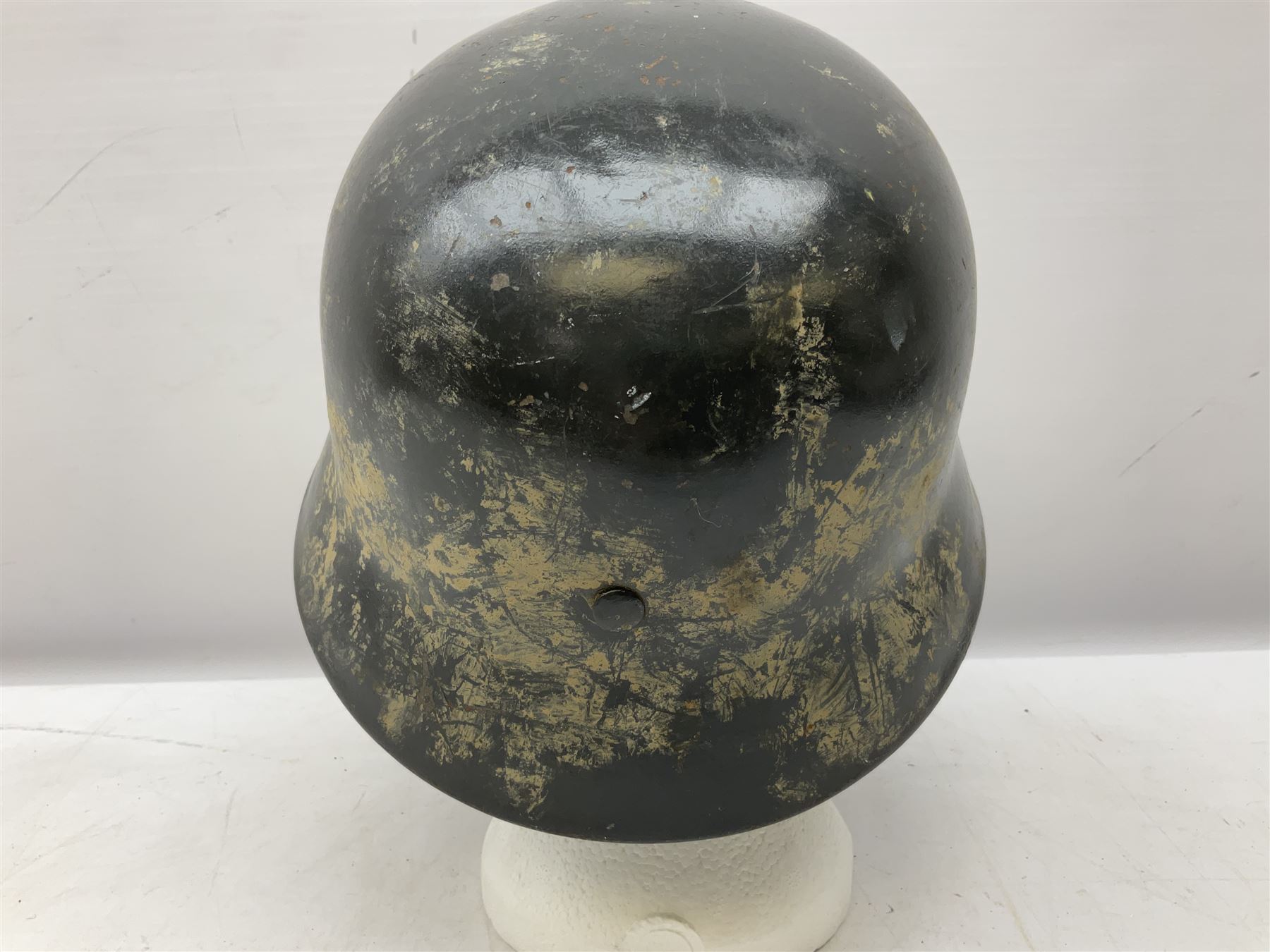 WW2 German steel helmet painted in undecaled Luftwaffe bluey grey with leather liner and chin strap - Image 5 of 11