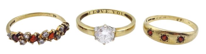 Gold single stone cubic zirconia ring engraved