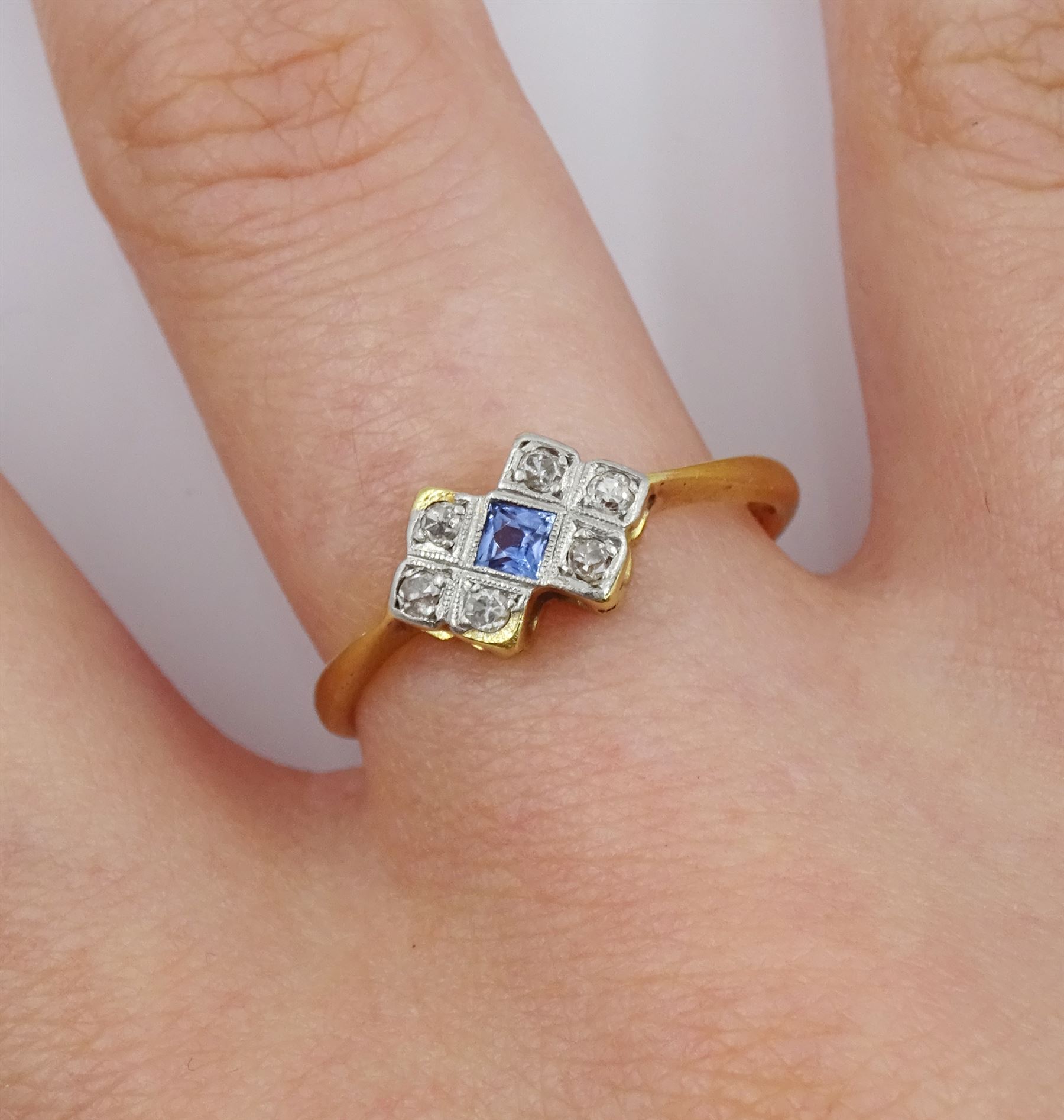 Art Deco 18ct gold diamond and sapphire cluster ring - Image 2 of 4